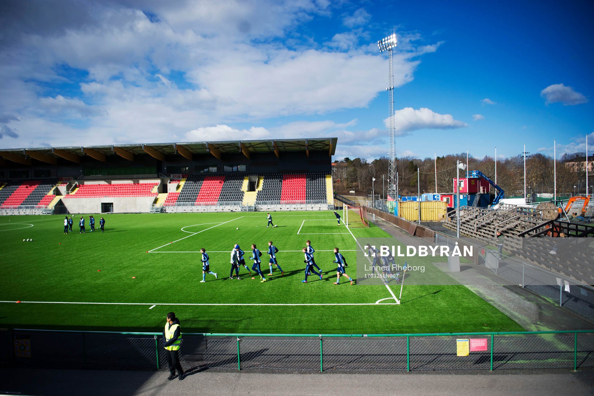 Djurgårdens spelare värmer upp