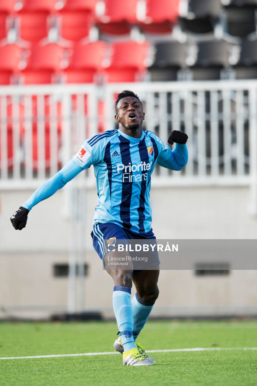 Djurgårdens Souleymane Kone reagerar på ett domslut