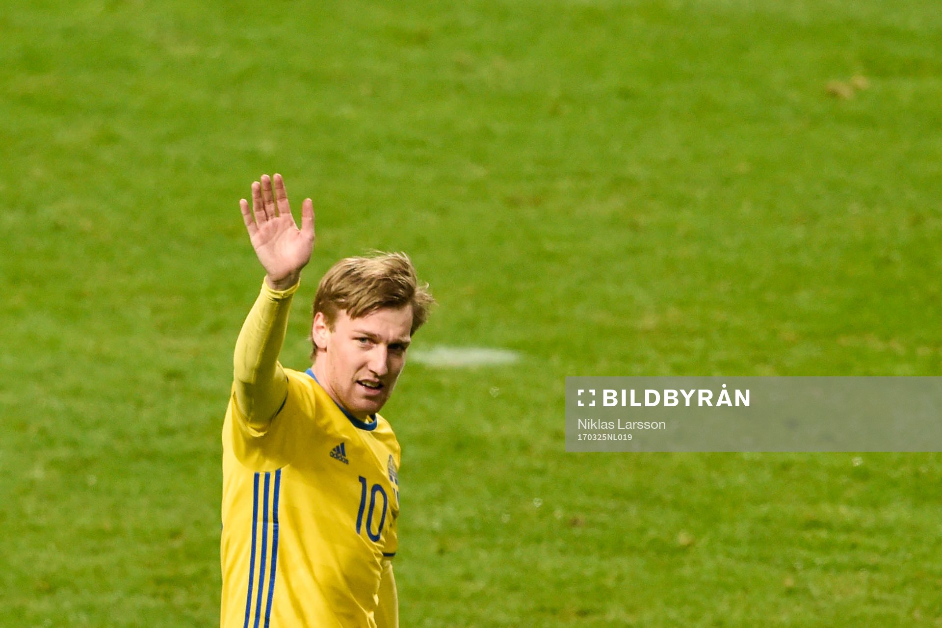 Sveriges Emil Forsberg jublar