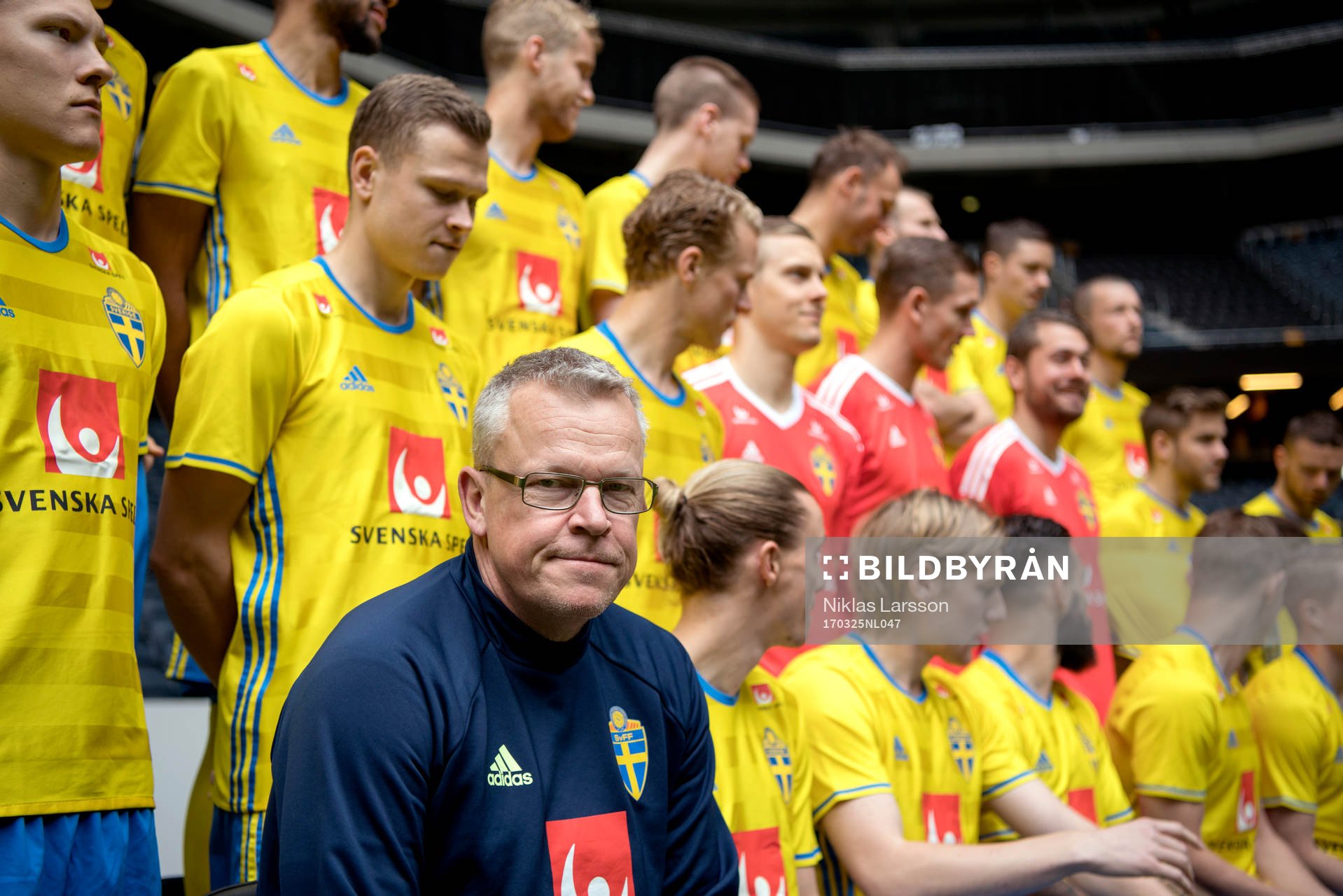 Spelare och ledare i Sveriges fotbollslandslag gör sig