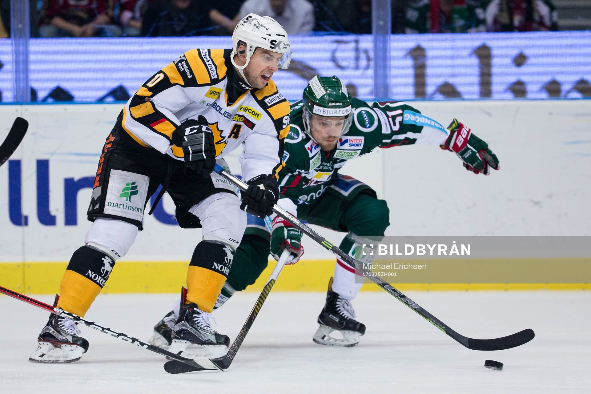 Skellefteås Joakim Lindström mot Frölundas Mats Rosseli