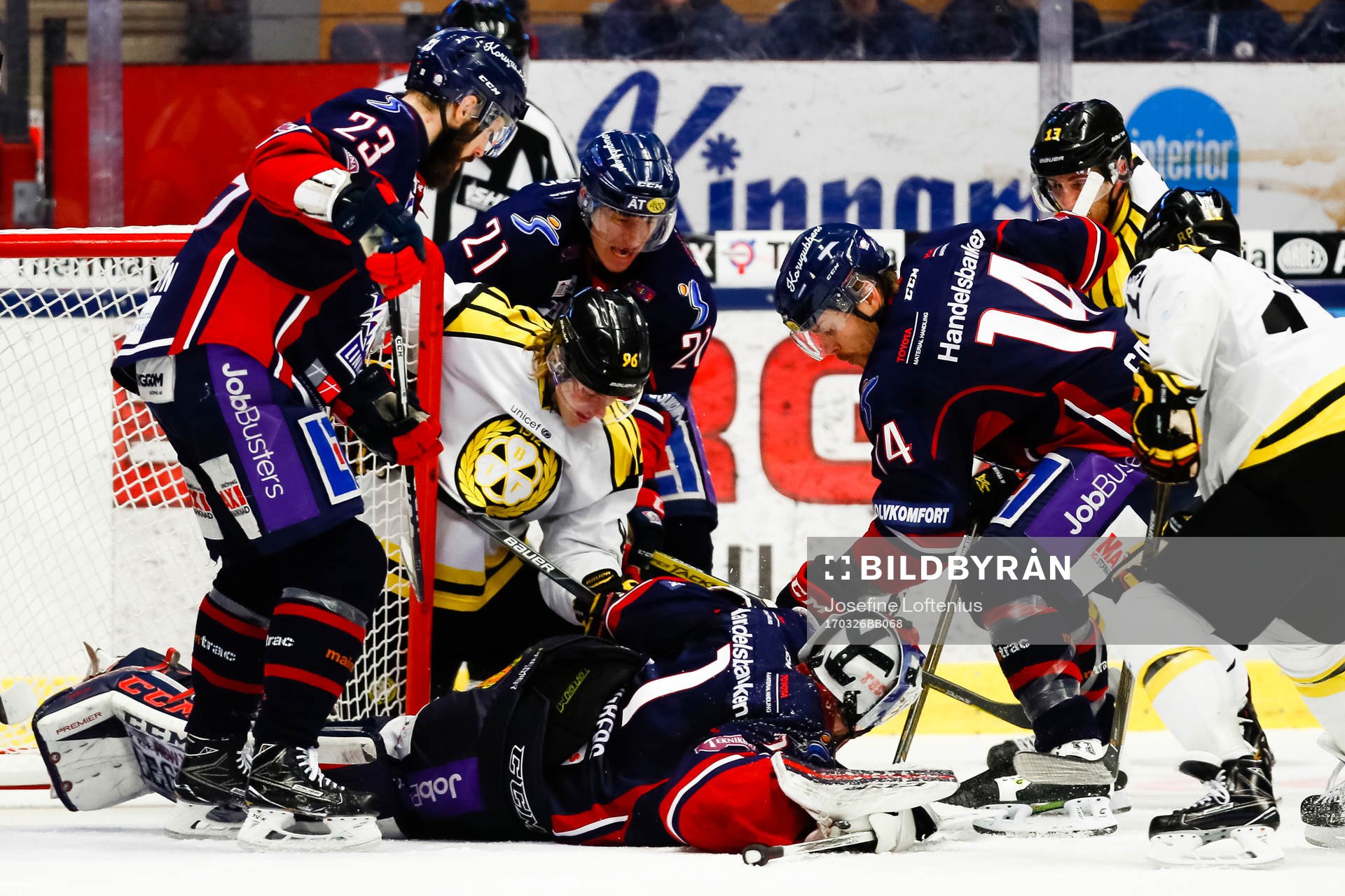 Brynäs Oskar Lindblom oroar vid Linköpings målvakt