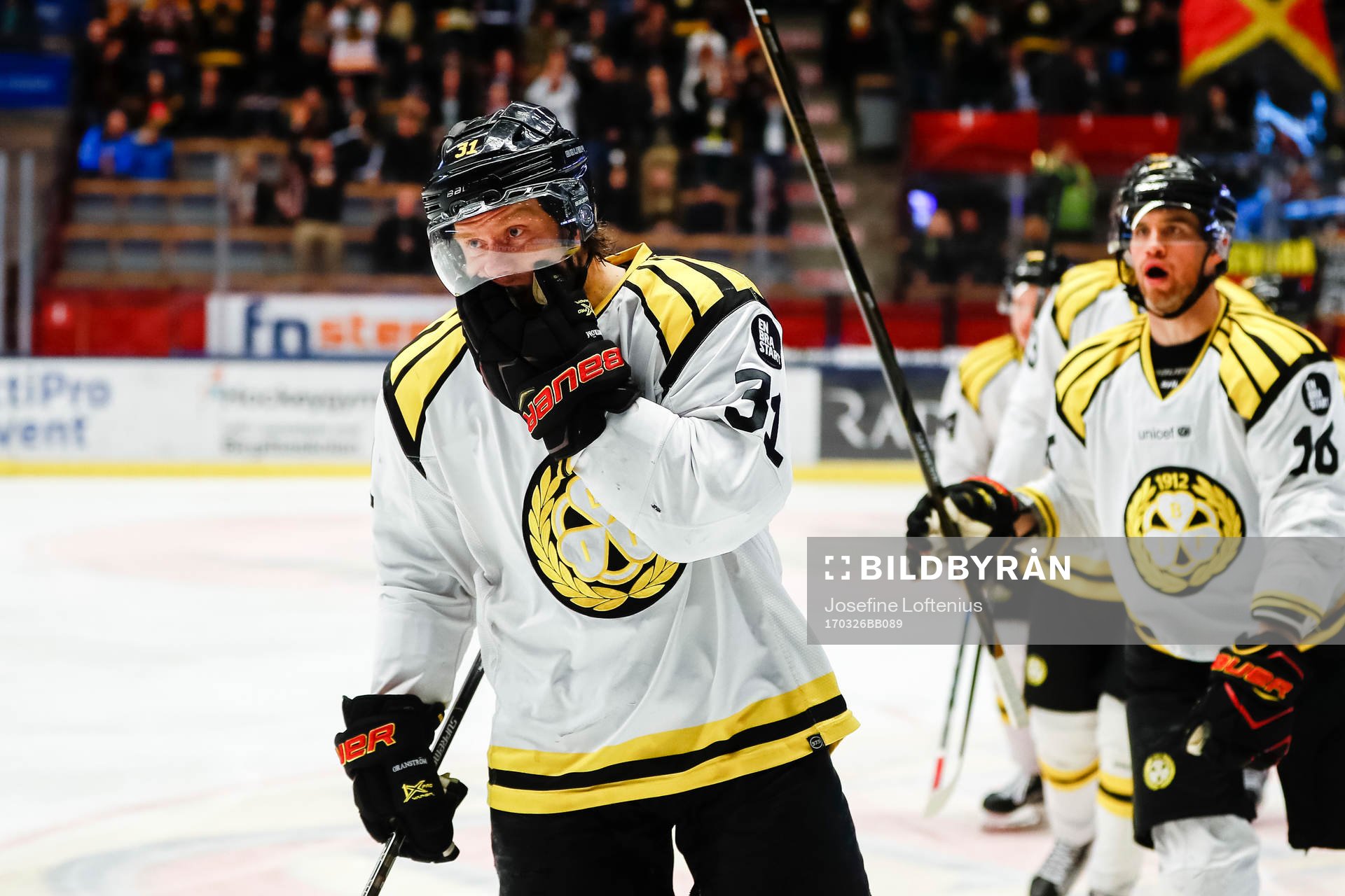 Brynäs Daniel Paille och Jonathan Granström   jublar