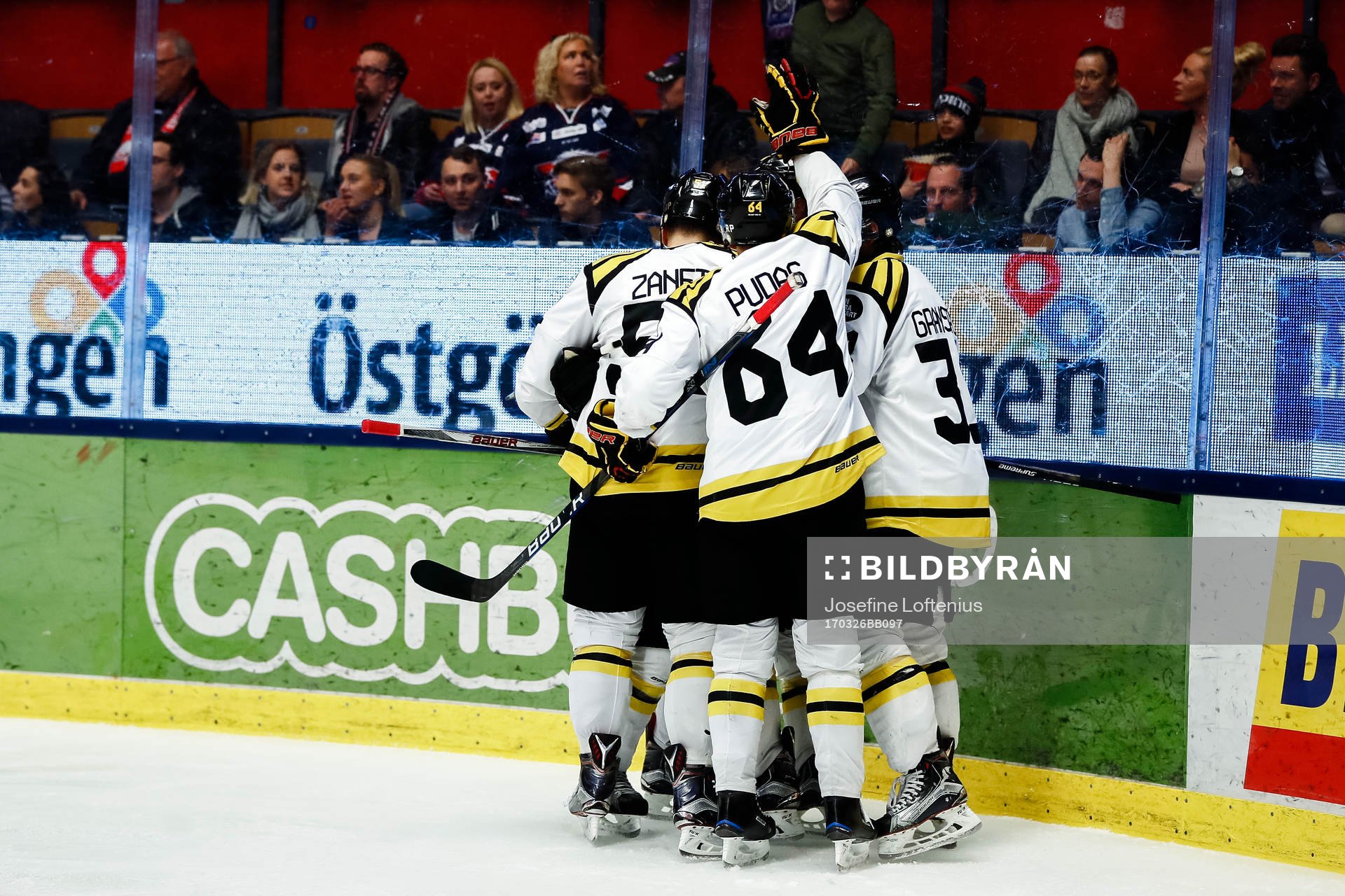 Brynäs spelare jublar