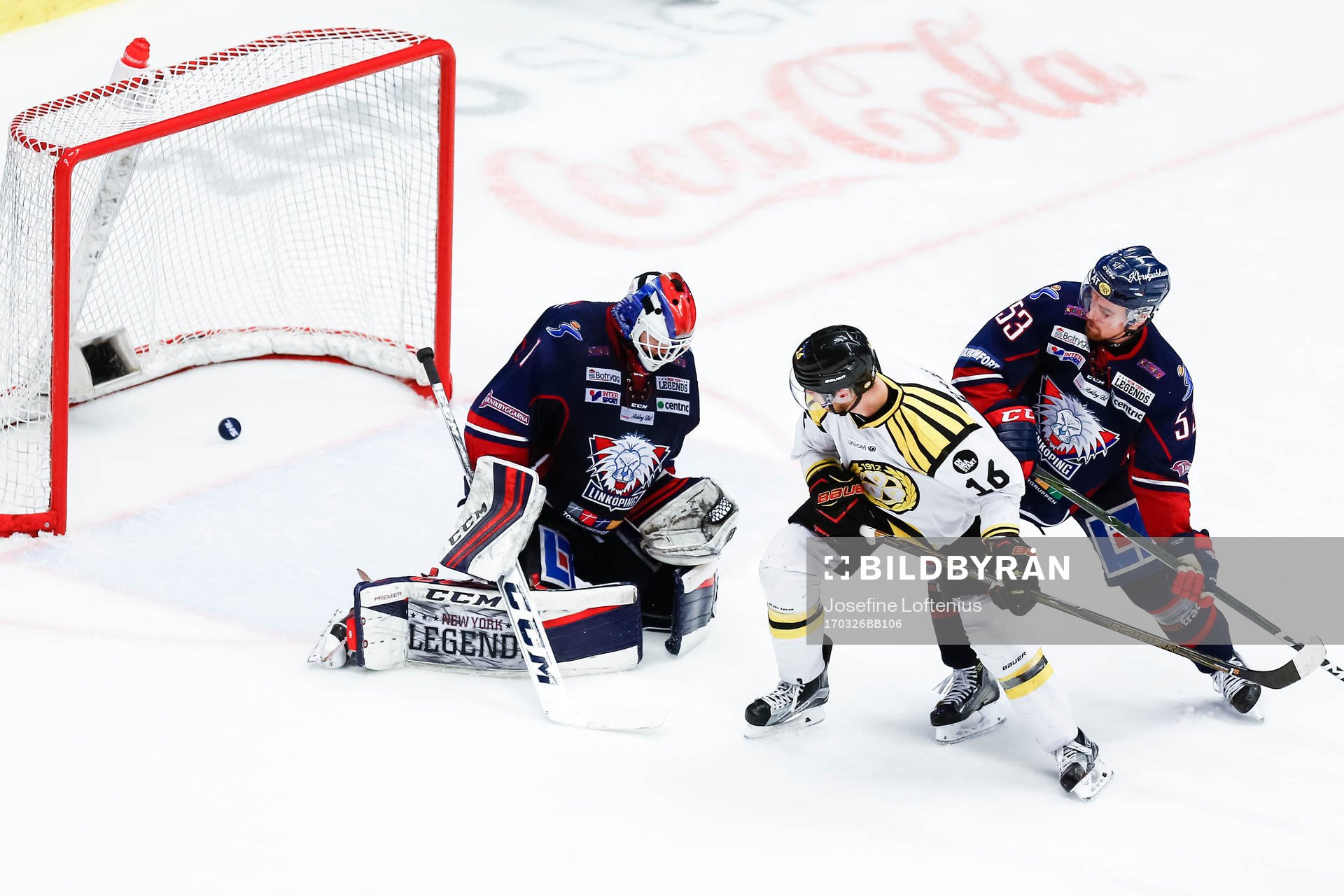 Brynäs Daniel Paille gör 0-2 bakom Linköpings målvakt