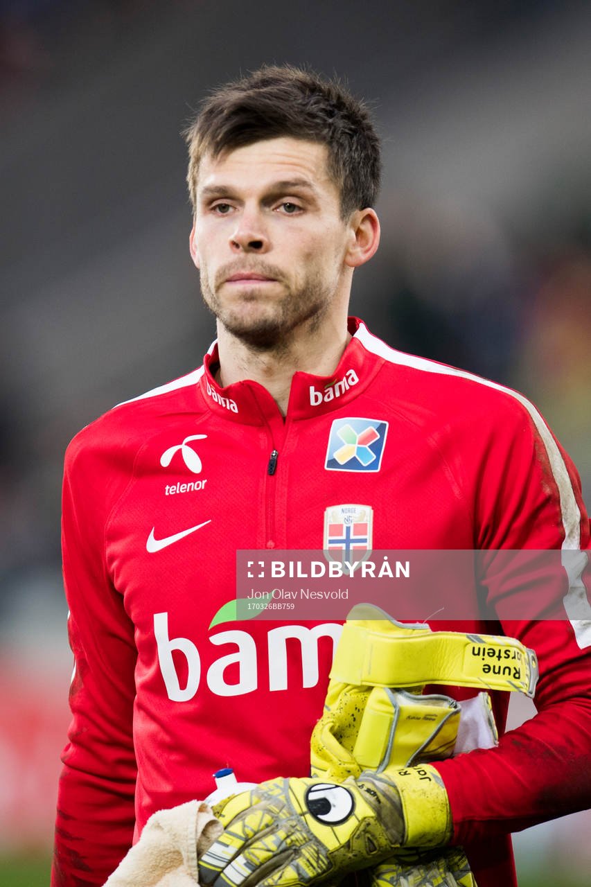 Norges keeper Rune Almenning Jarstein inför fotbollsmatchen i VM-kvalet mellan Nordirland och Norge den 26 mars 2017 i Belfast.
