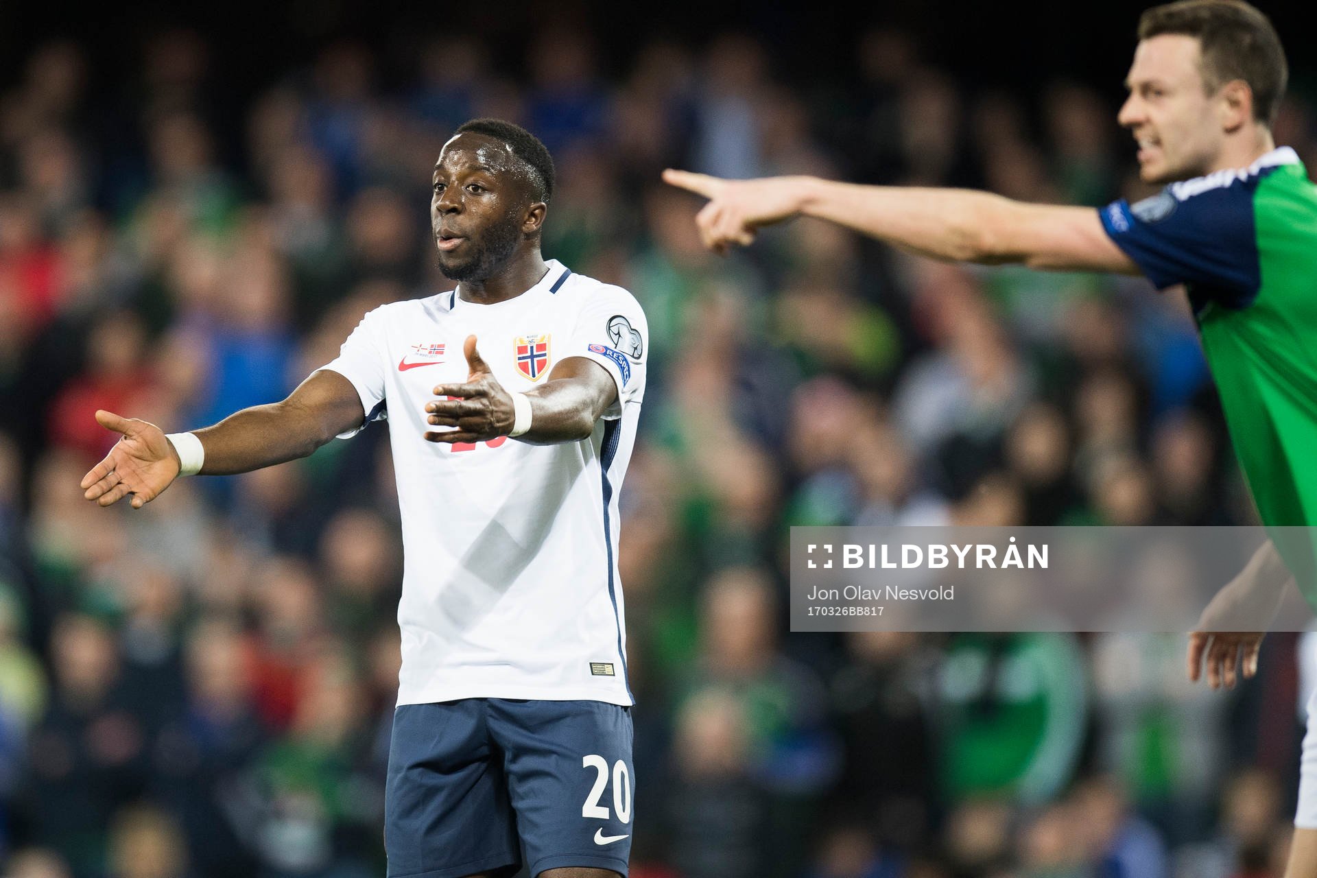Norges Adama Diomande och Nordirlands Jonny Evans