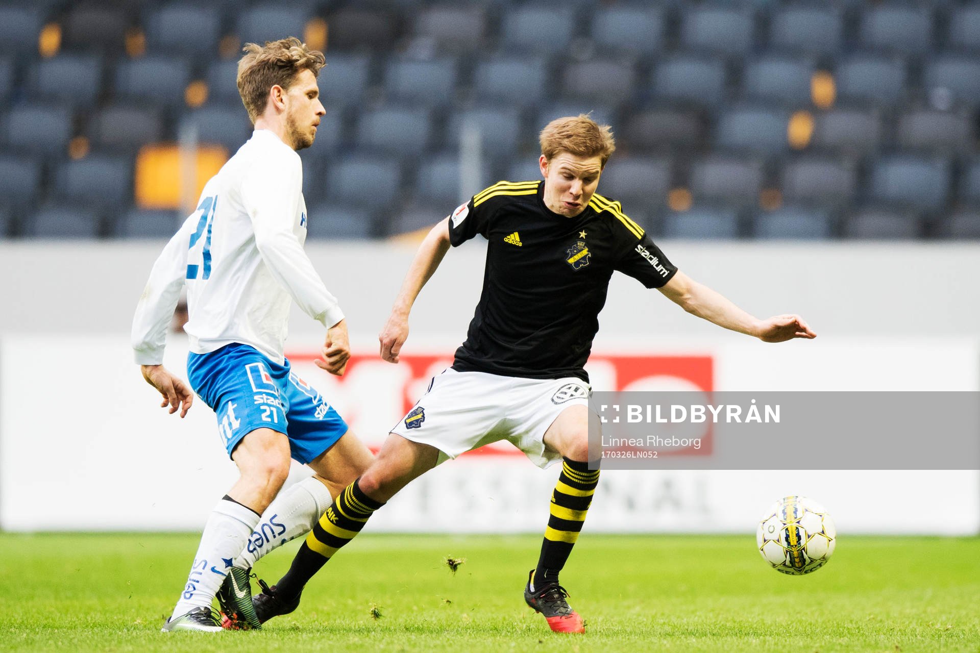AIK:s Johan Blomberg och Norrköpings Andreas Hadenius under en träningsmatch i fotboll mellan AIK och Norrköping den 26 mars 2017 i Stockholm. 