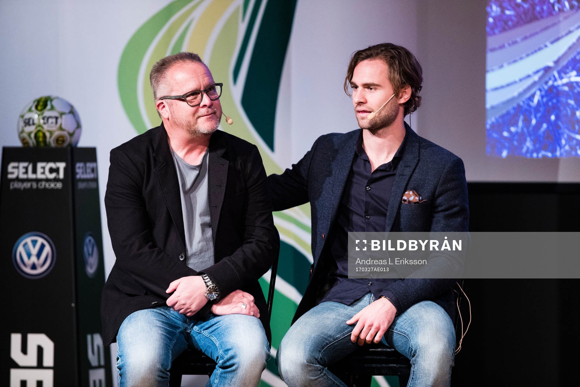 Åtvidabergs tränare Roar Hansen och Simon Helg