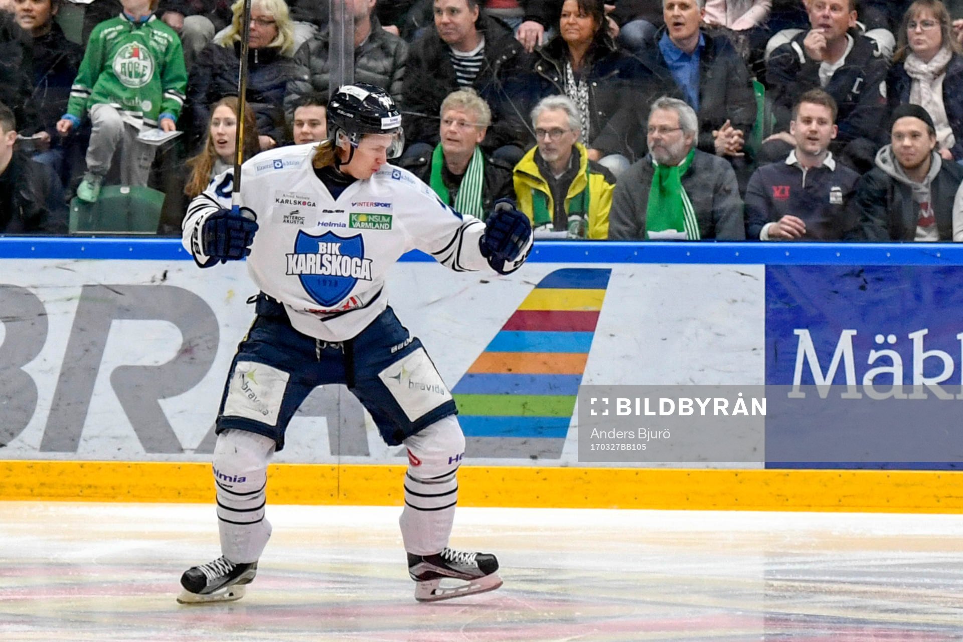 Karlskogas Juliuz Persson jublar