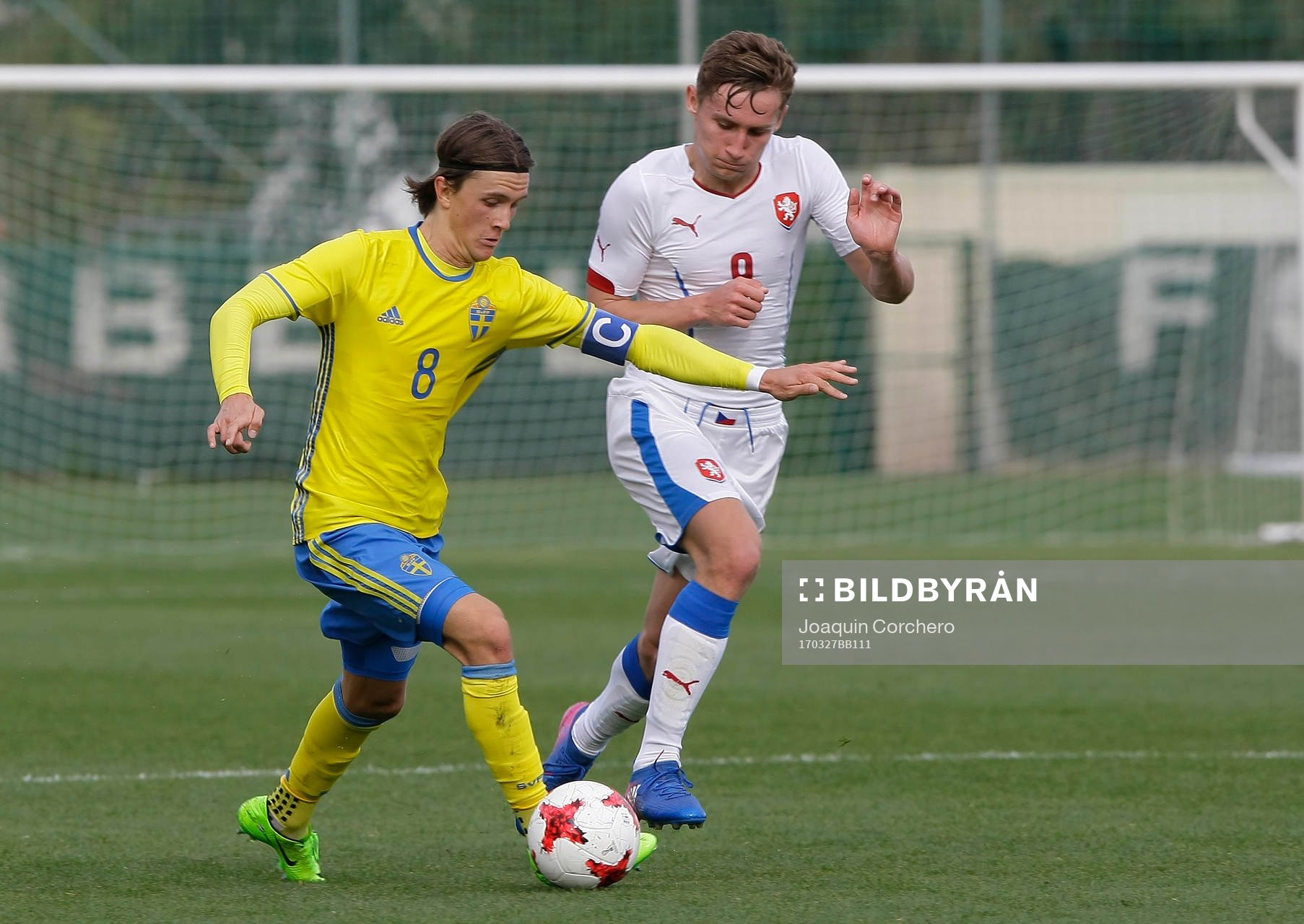 KRISTOFFER OLSSON (8 SWEDEN) CONTROL THE BALL