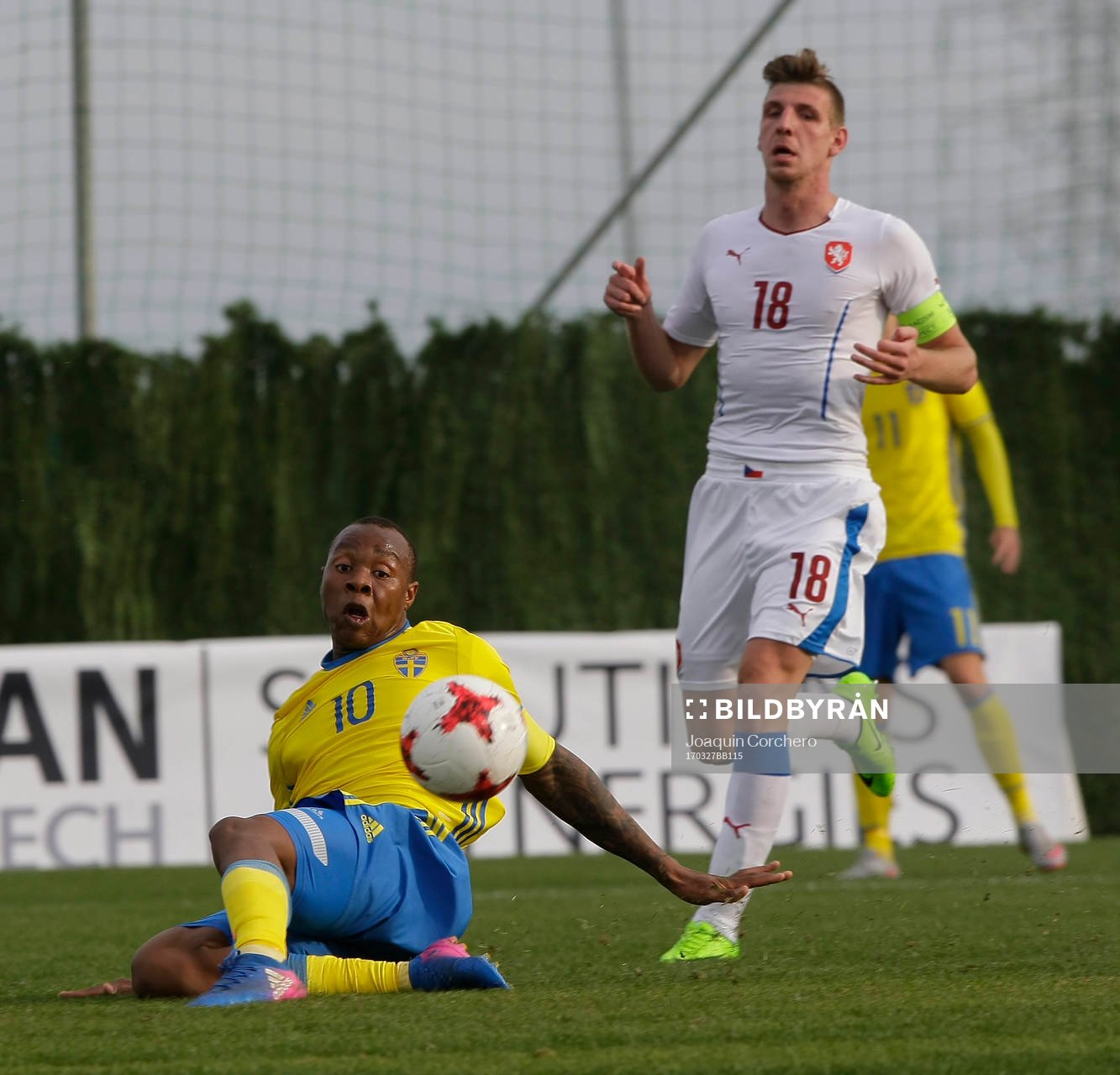 CARLOS STRANDBERG (10 SWEDEN) DOES NOT COME TO A BALL