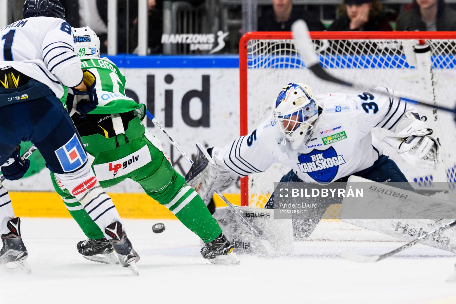 Rögles Sebastian Collberg oroar framför Karlskogas