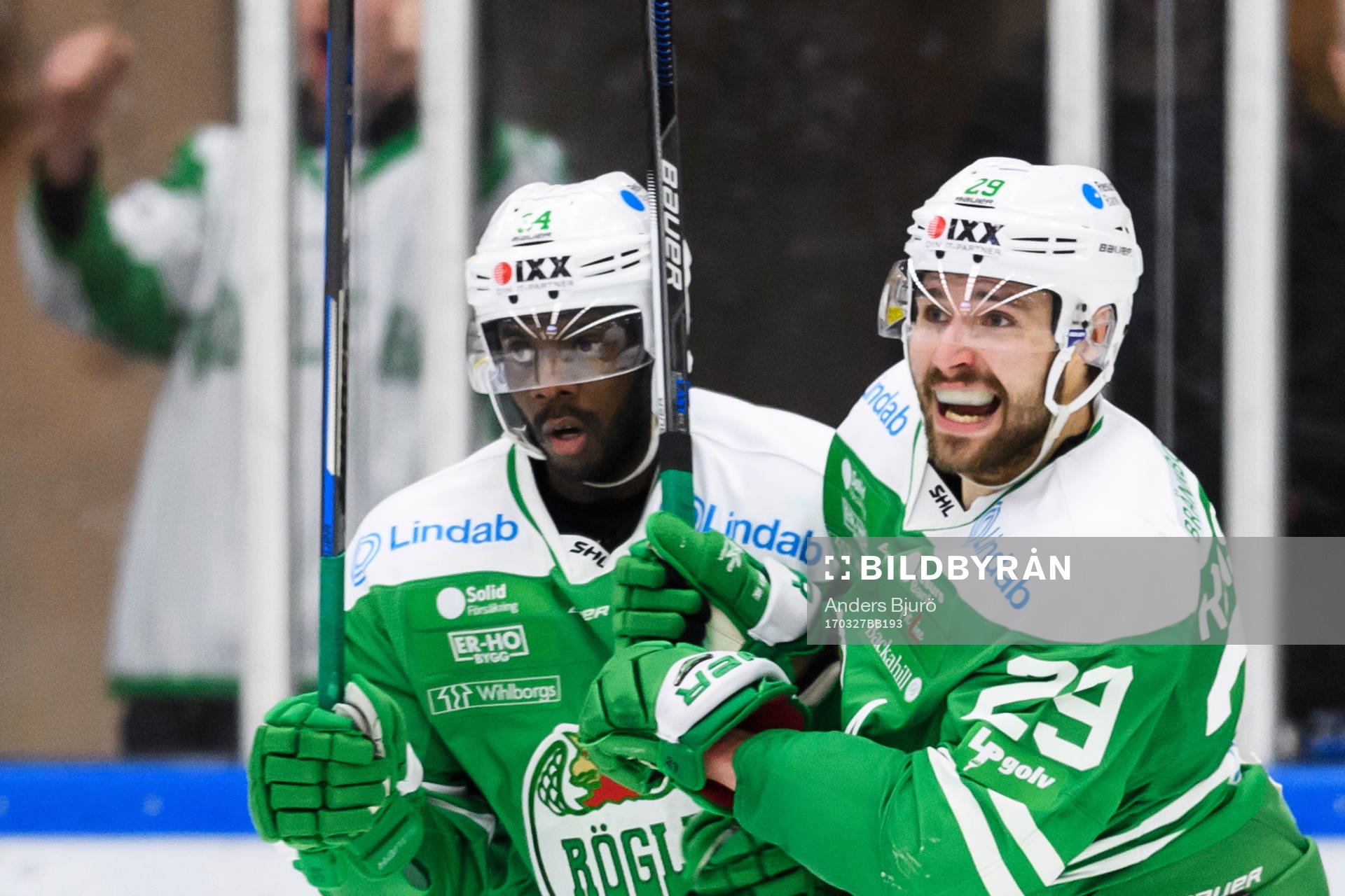 Rögles Edwin Hedberg och Ludvig Rensfeldt jublar
