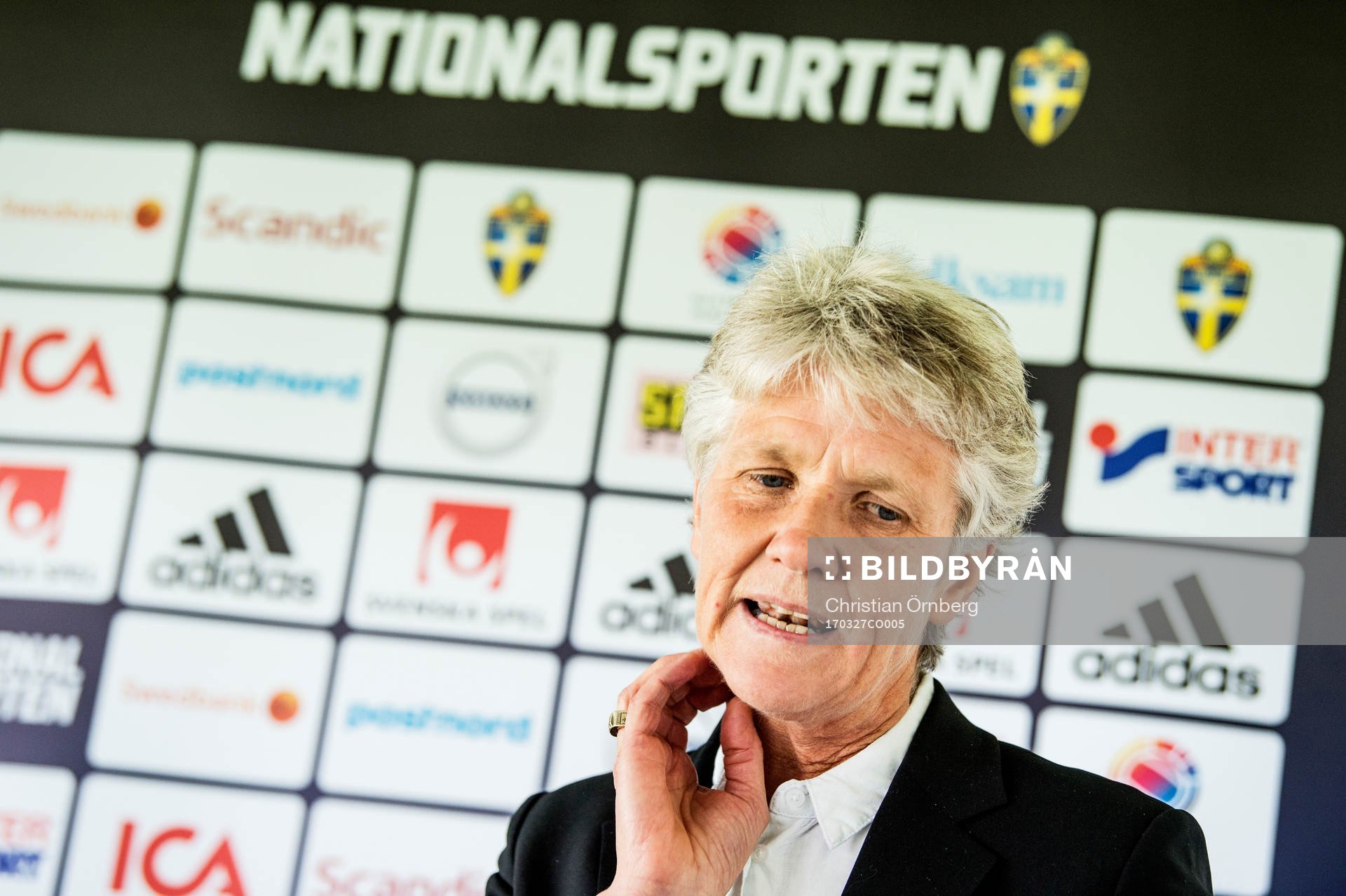 Förbundskaptenen för svenska damfotbollslandslaget, Pia
