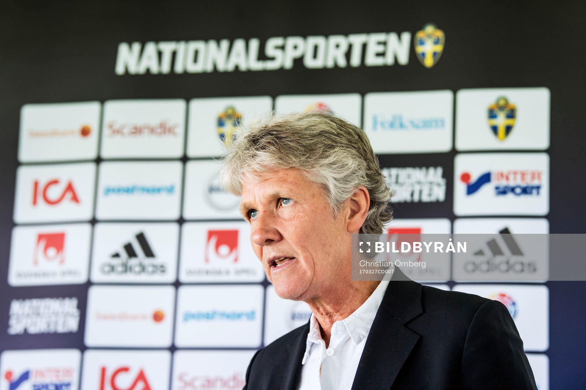 Förbundskaptenen för svenska damfotbollslandslaget, Pia