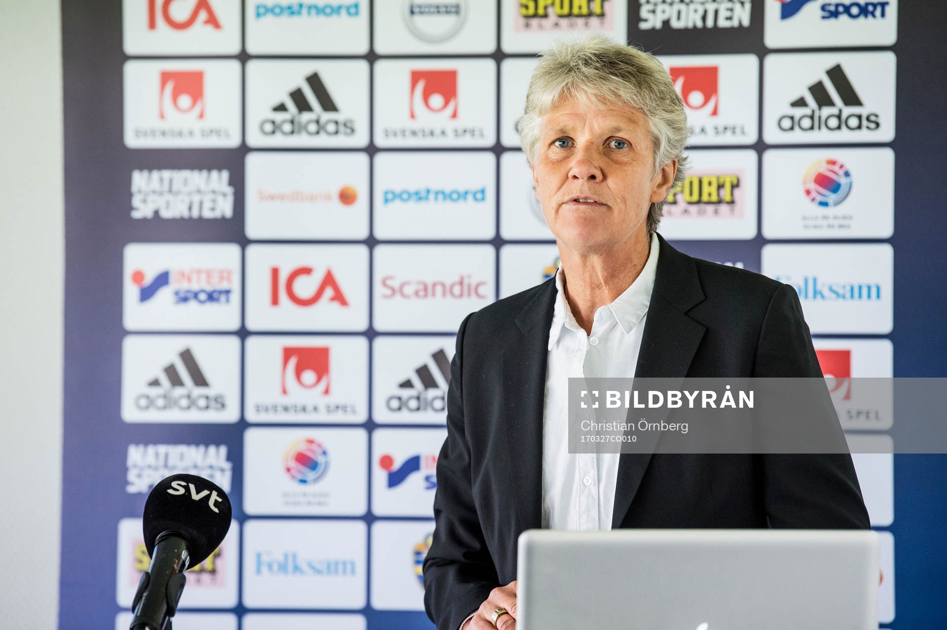 Förbundskaptenen för svenska damfotbollslandslaget, Pia