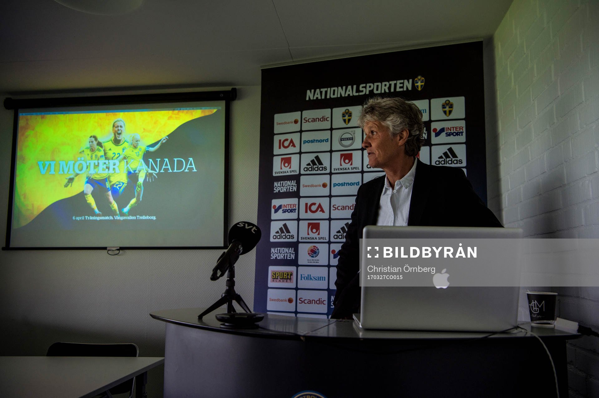 Förbundskaptenen för svenska damfotbollslandslaget, Pia