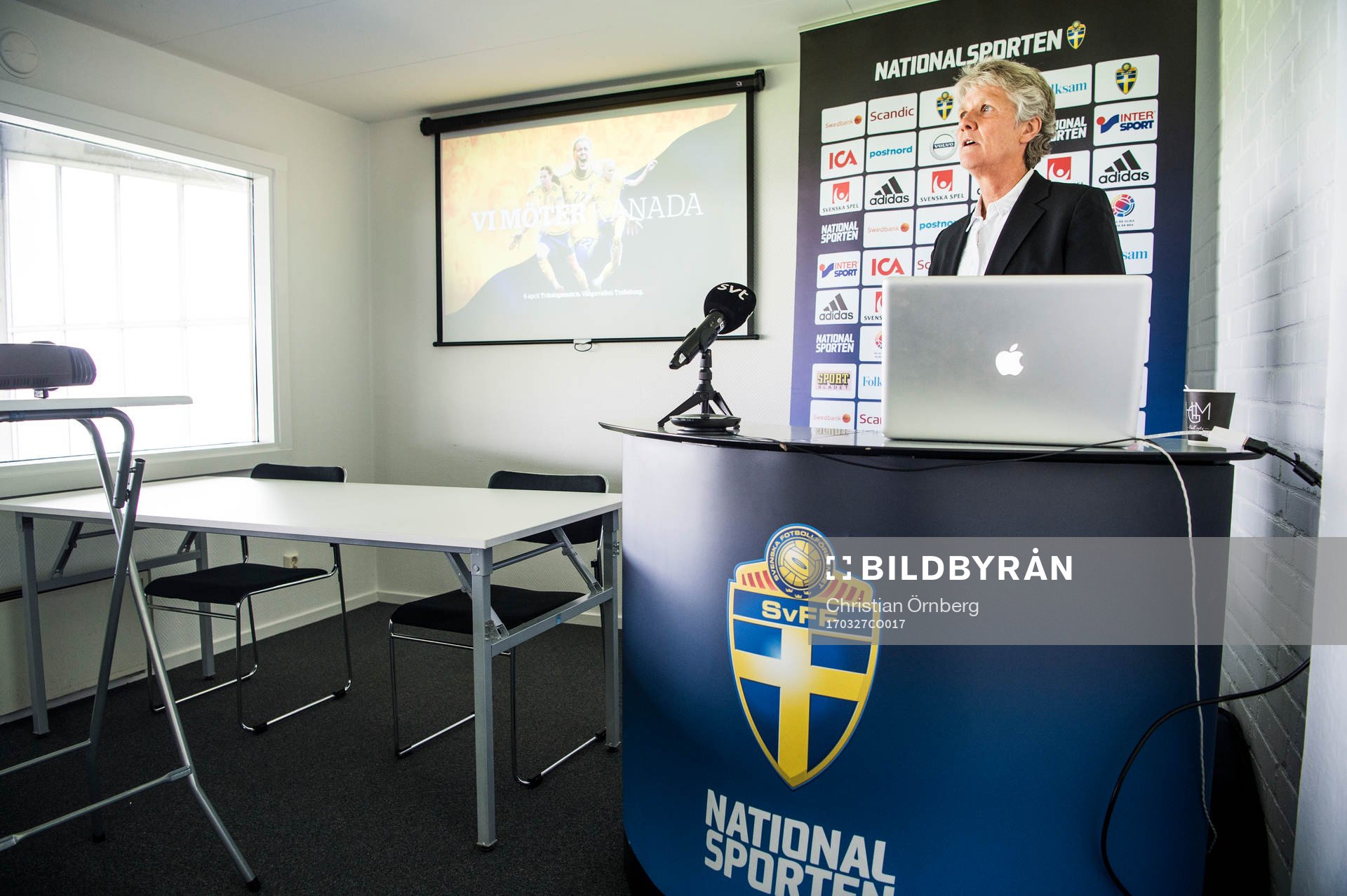 Förbundskaptenen för svenska damfotbollslandslaget, Pia