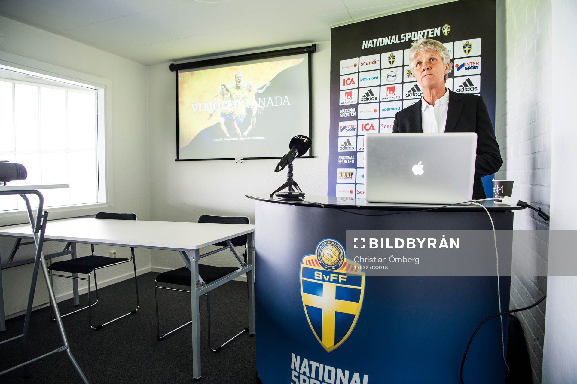 Förbundskaptenen för svenska damfotbollslandslaget, Pia