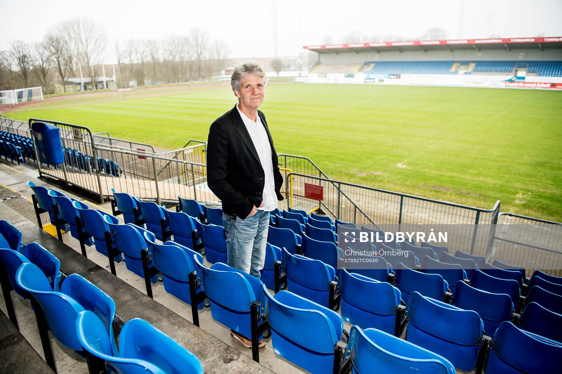 Förbundskaptenen för svenska damfotbollslandslaget, Pia