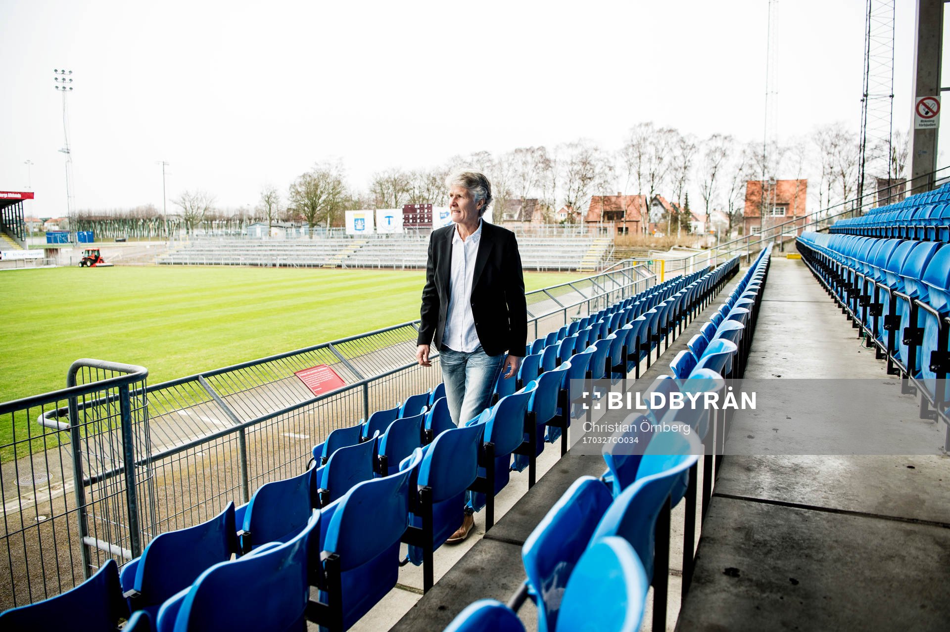 Förbundskaptenen för svenska damfotbollslandslaget, Pia
