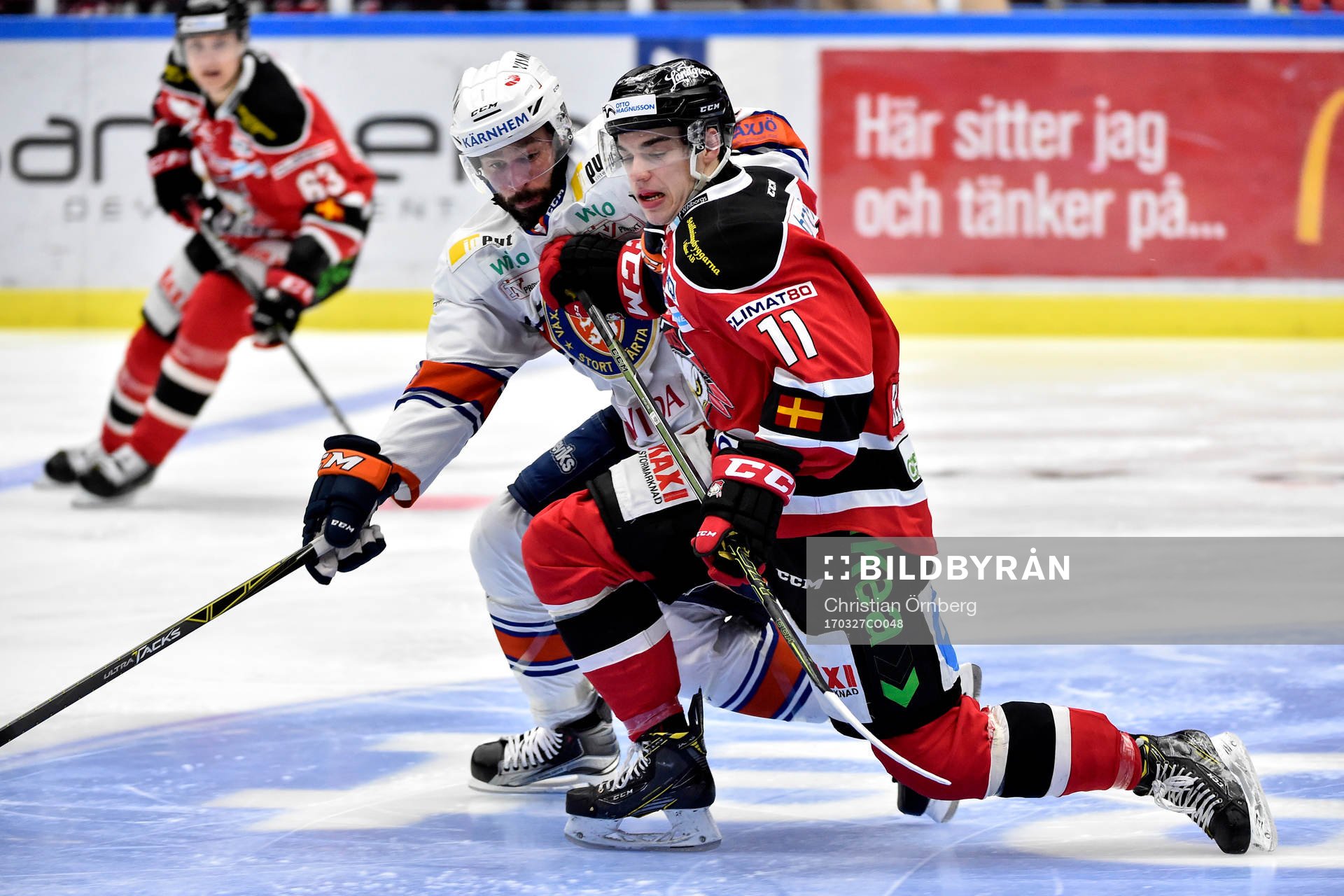 Växjös Josh Hennessy och Malmö Redhawks Lukas Haudum