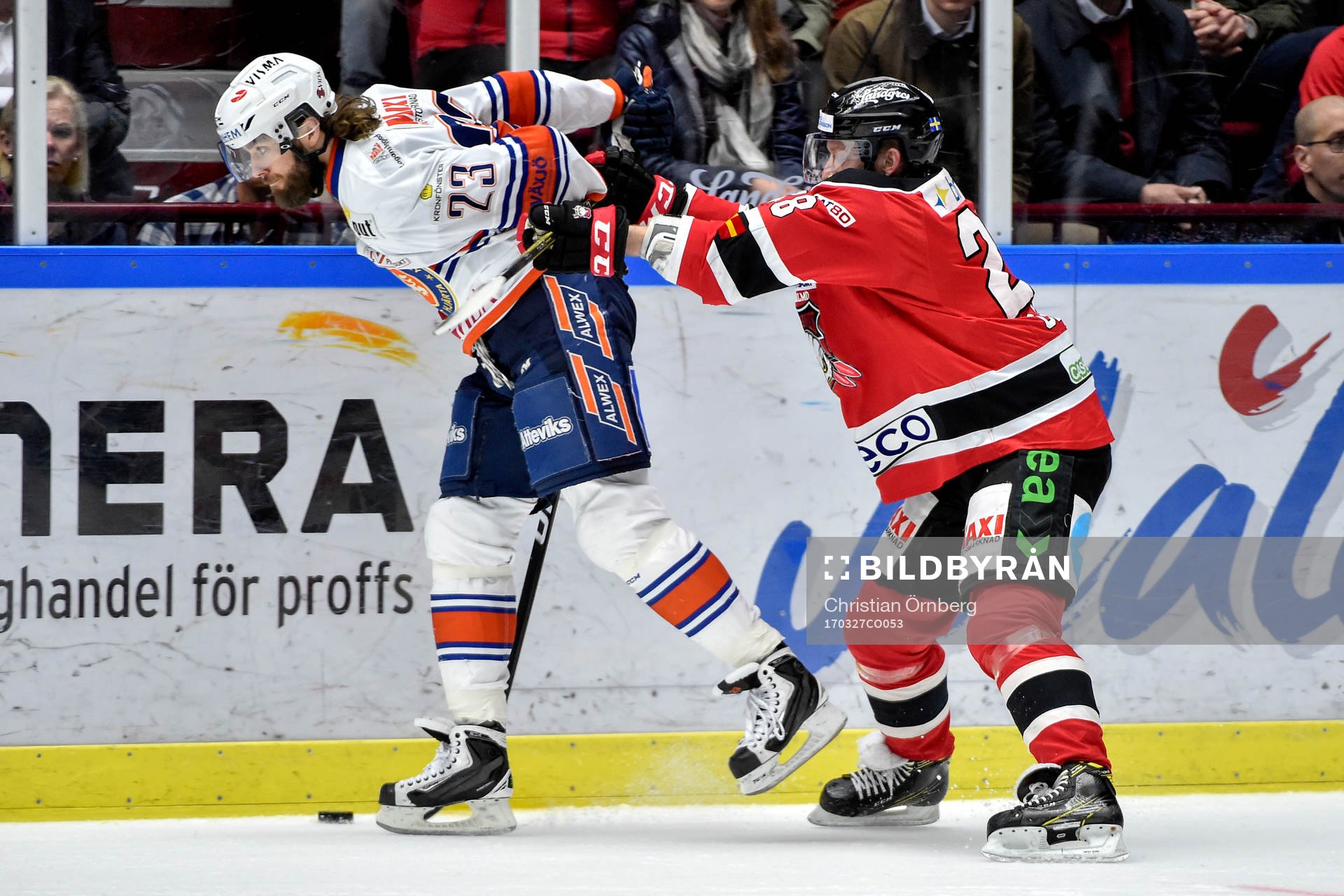 Malmö Redhawks Jens Olsson och Växjös Ville Leino