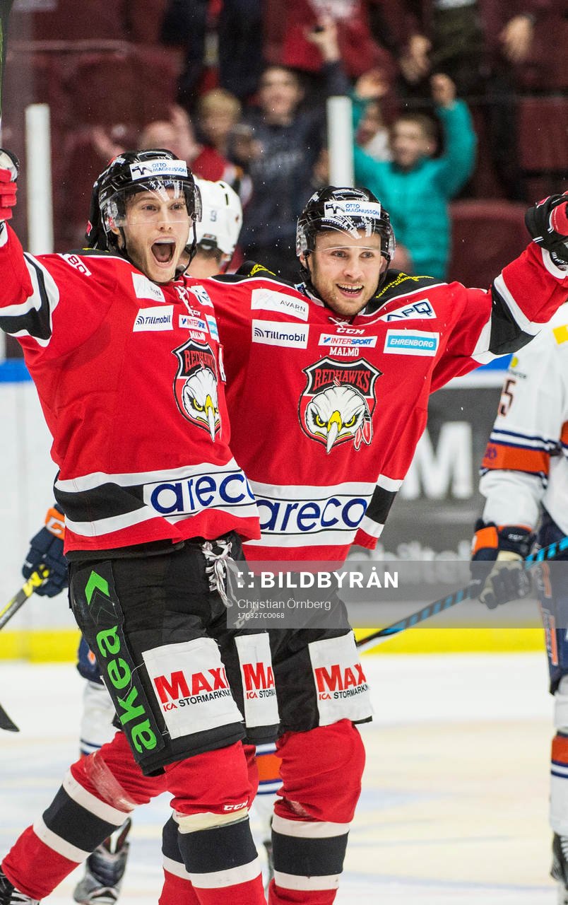 Malmö Redhawks Robin Alvarez jublar med Ilari Filppula åt