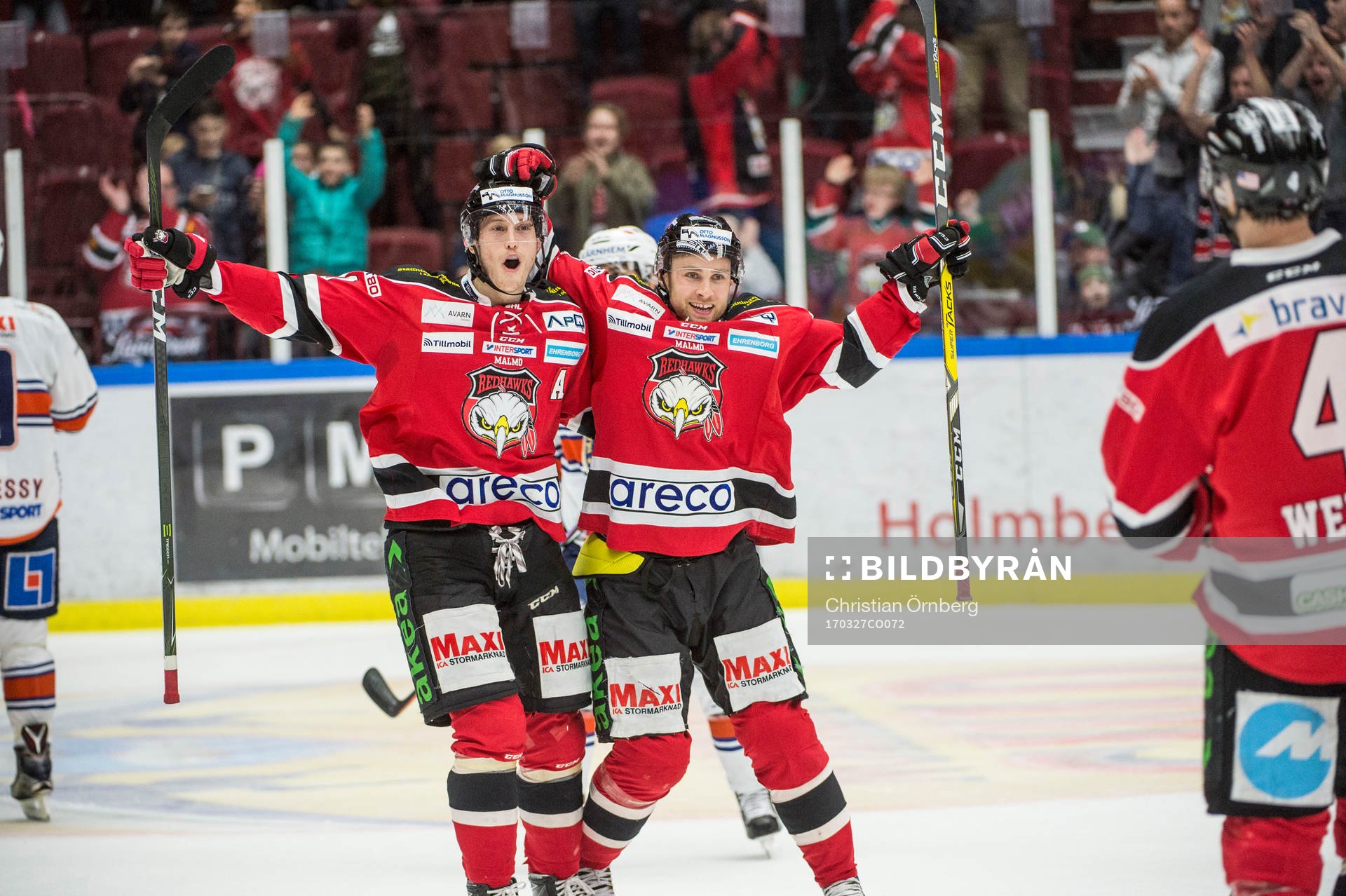 Malmö Redhawks Robin Alvarez och Ilari Filppula jublar åt