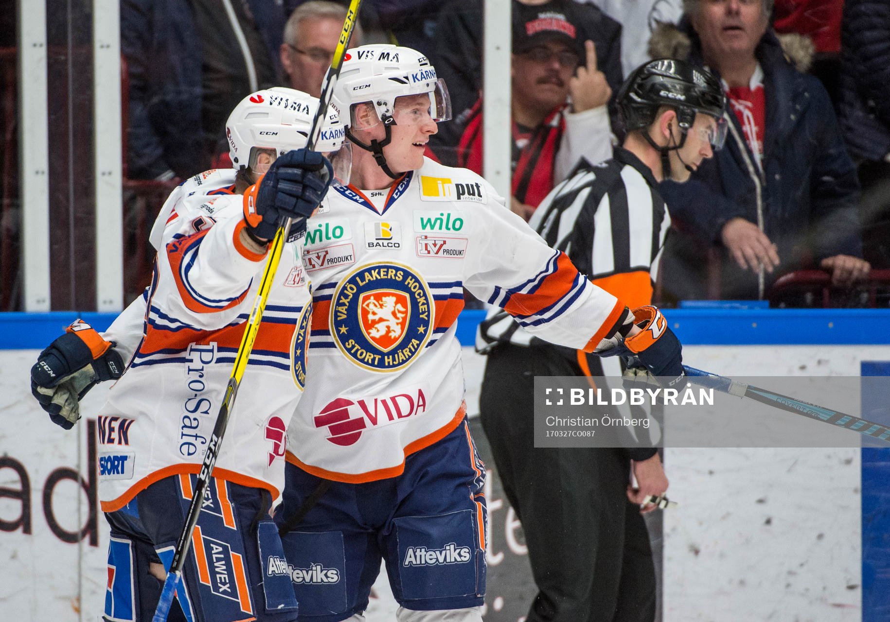 Växjös Tuomas Kiiskinen och Olli Palola jublar
