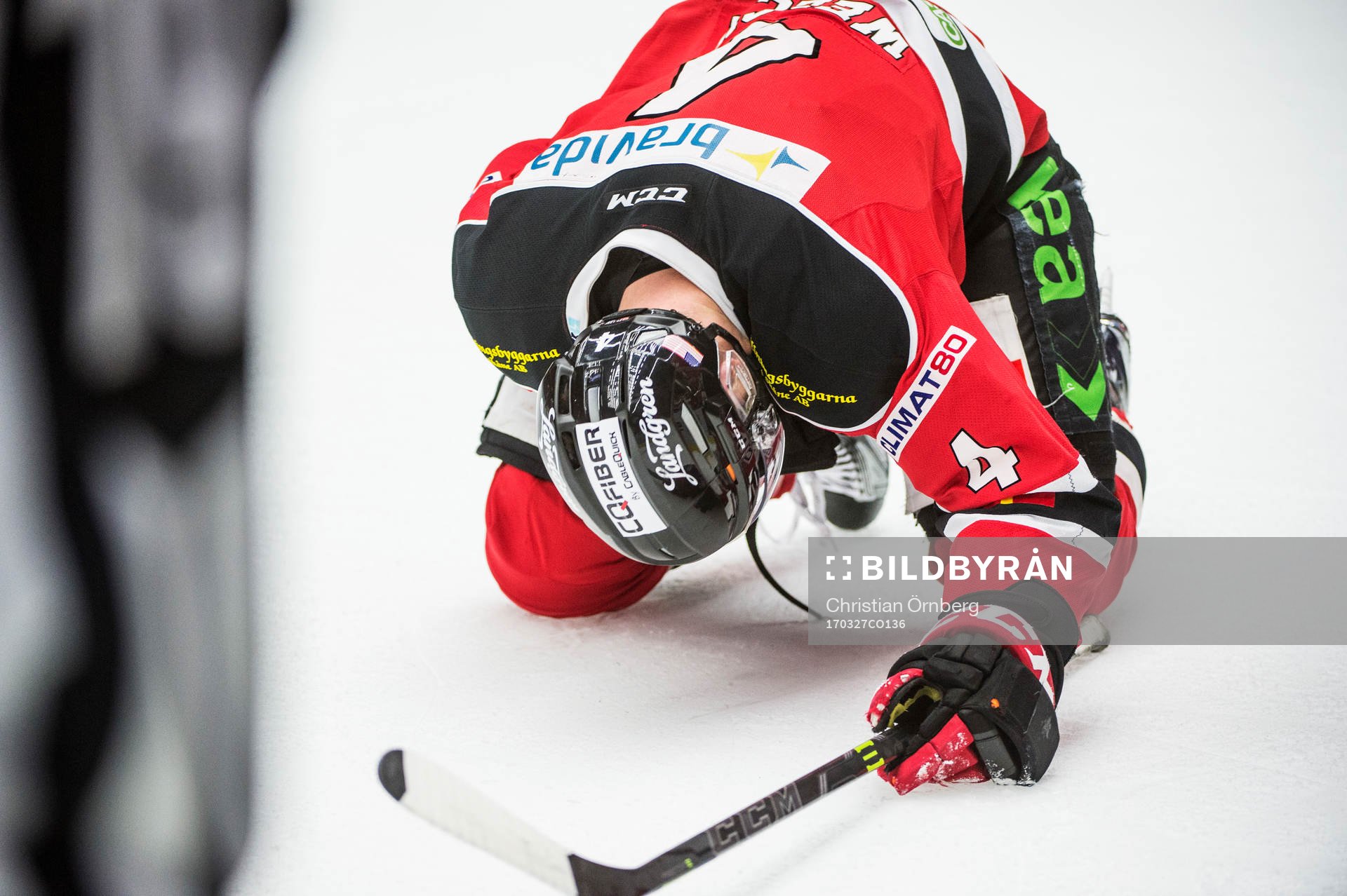 Malmö Redhawks Noah Welch skadad på isen