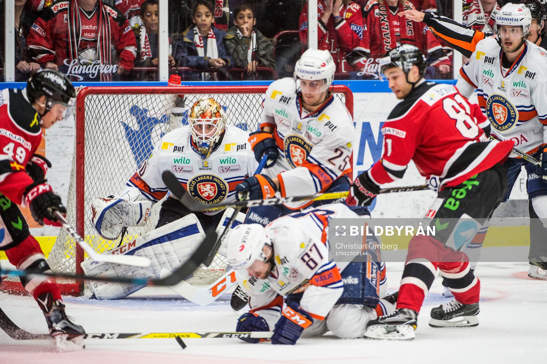 Malmö Redhawks Rhett Rakhshani på väg att göra 2-1 på