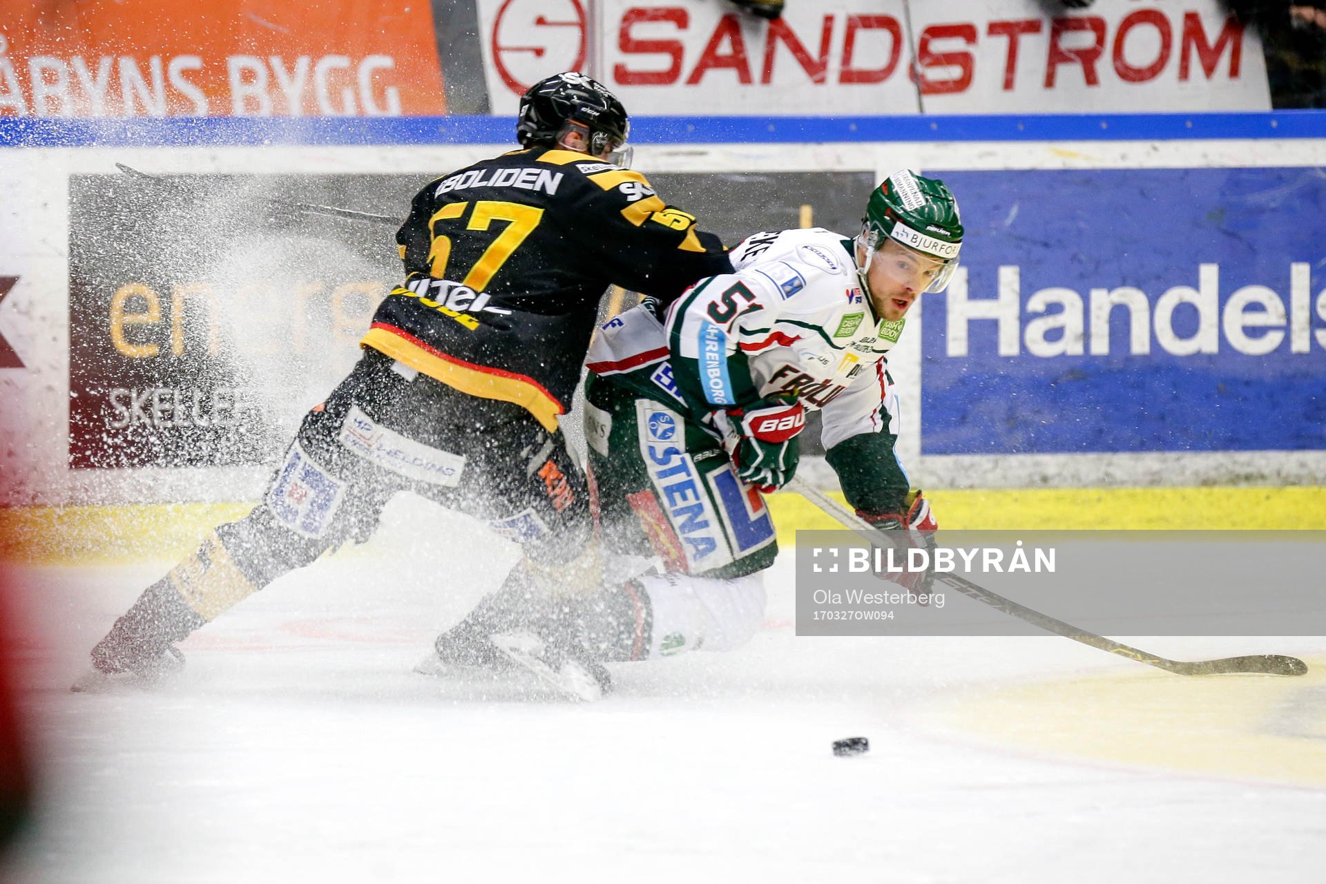 Skellefteås Emil Djuse och Frölundas Mats Rosseli Olsen