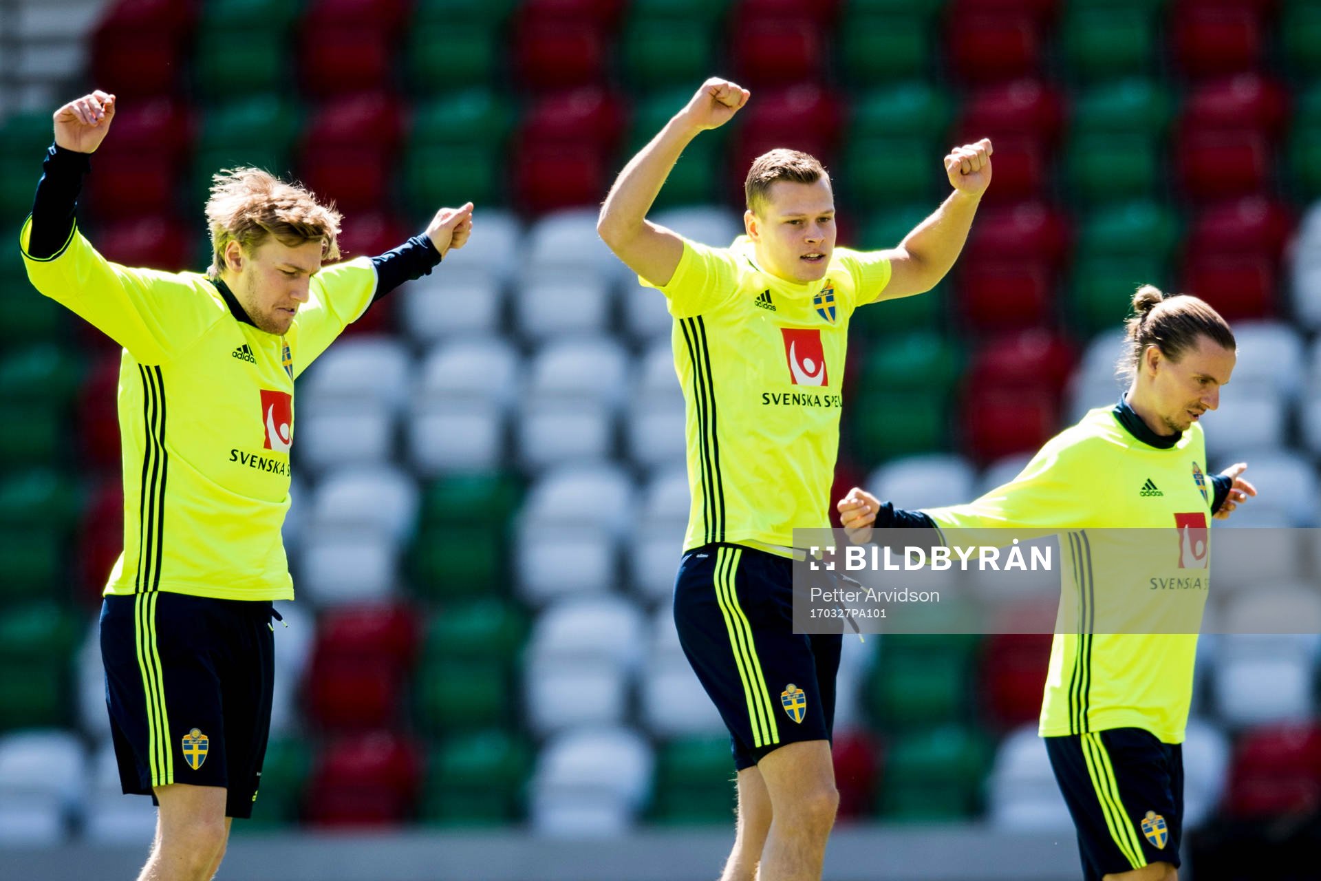 Sveriges Emil Forsberg, Viktor Claesson och Niklas Hult under en träning med Sveriges fotbollslandslag den 27 mars 2017 i Madeira.
