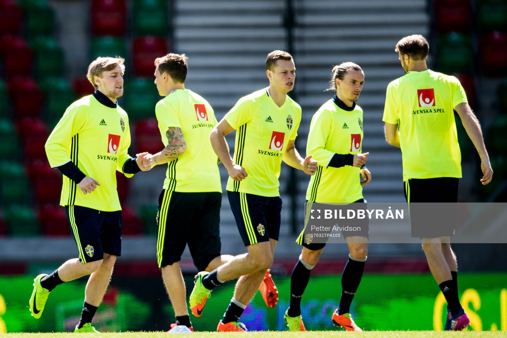 Sveriges Emil Forsberg, Viktor Claesson och Niklas Hult under en träning med Sveriges fotbollslandslag den 27 mars 2017 i Madeira.
