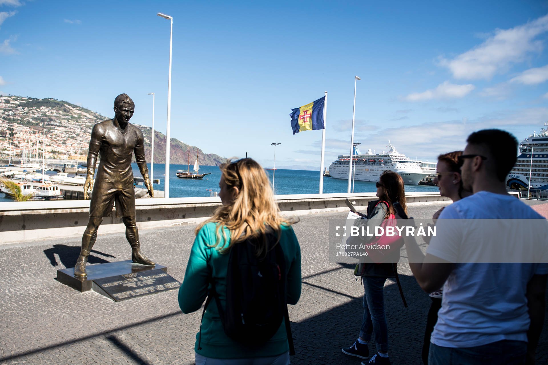 Cristiano Ronaldo staty utanför CR7 Museum för att hylla
