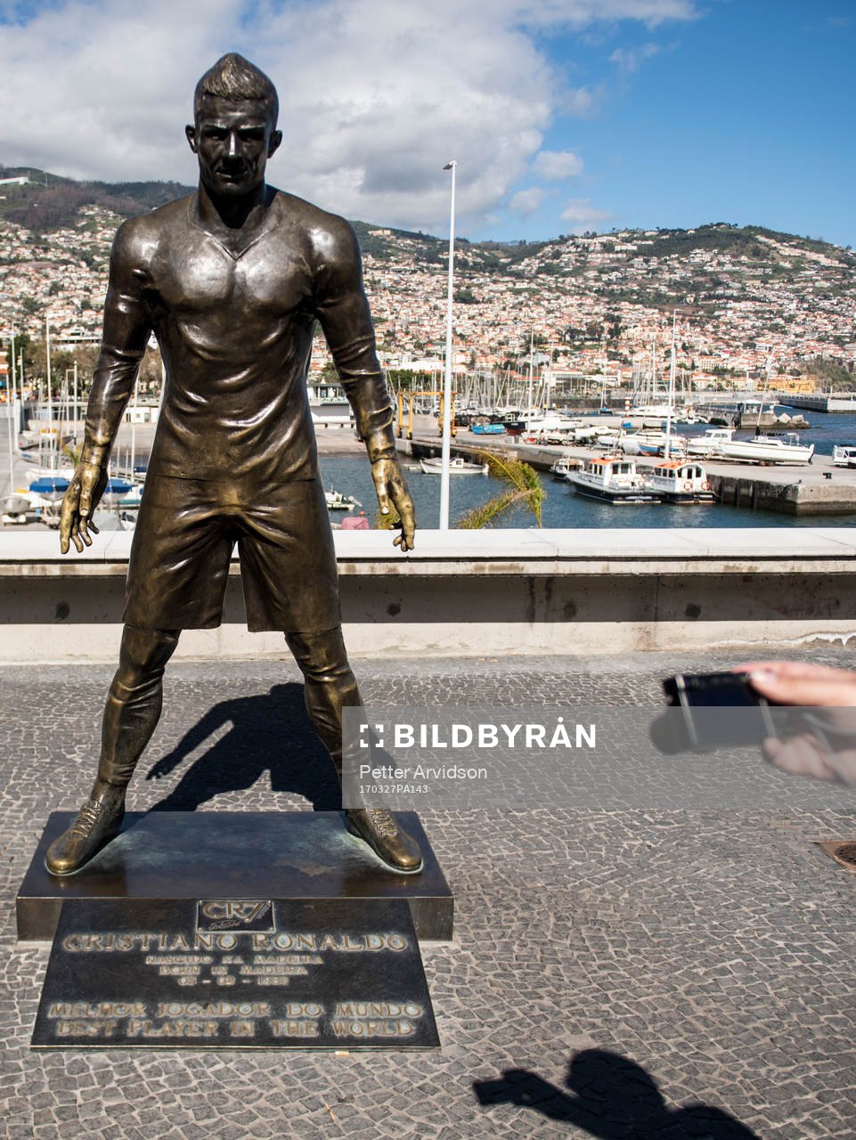 Cristiano Ronaldo staty utanför CR7 Museum för att hylla
