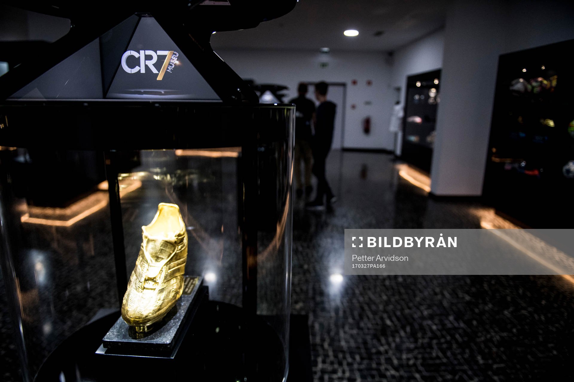 Guldskon visas upp på CR7 Museum för att hylla