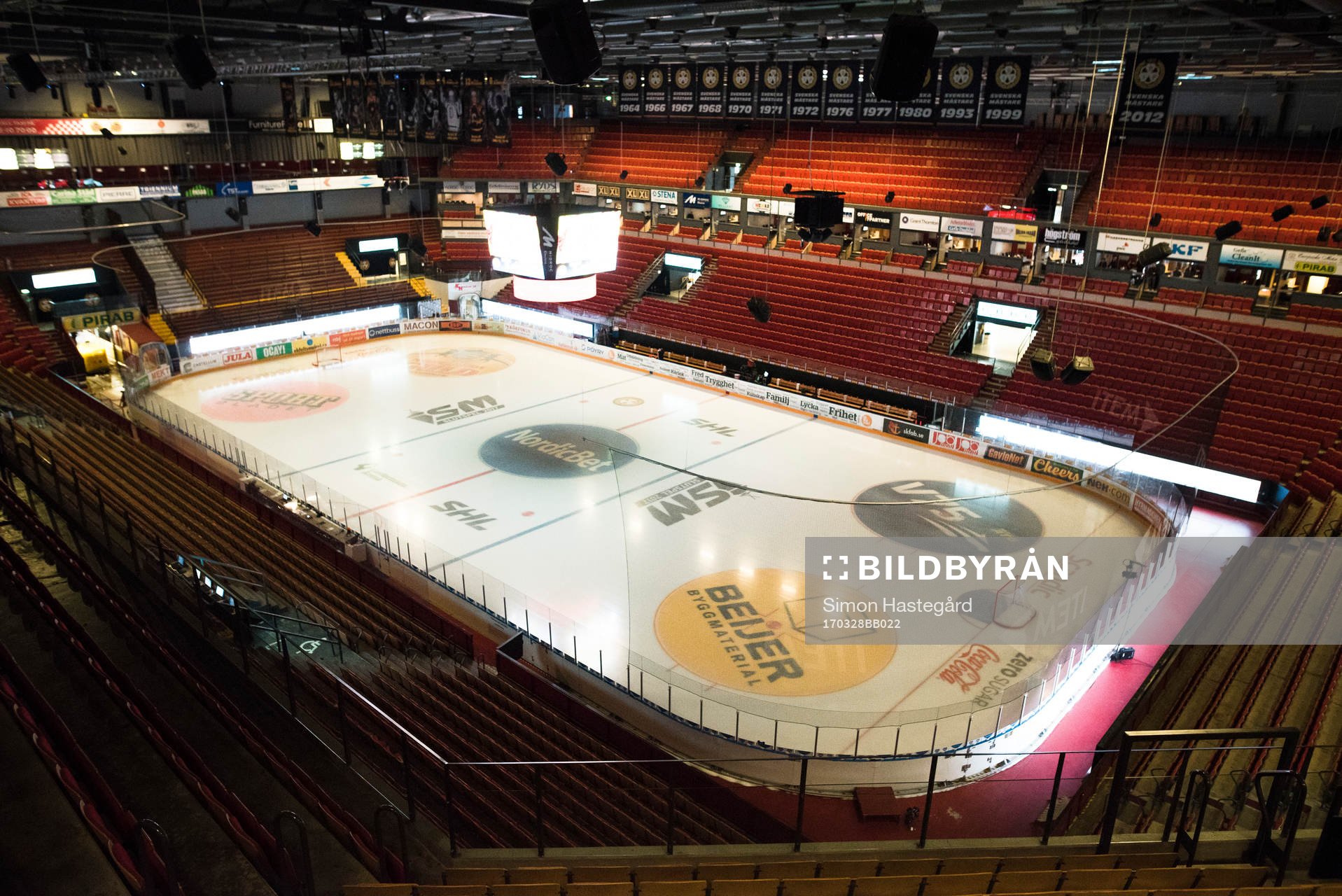 Tomma läktare i Gavlerinken Arena före kvartsfinal 6 i