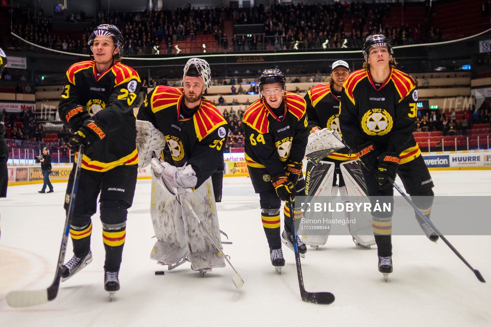 Brynäs Lucas Carlsson , målvakt David Rautio , Jonathan