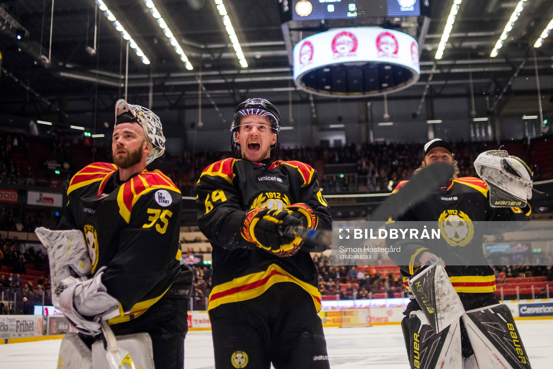 Brynäs målvakt David Rautio , Jonathan Pudas och målvakt