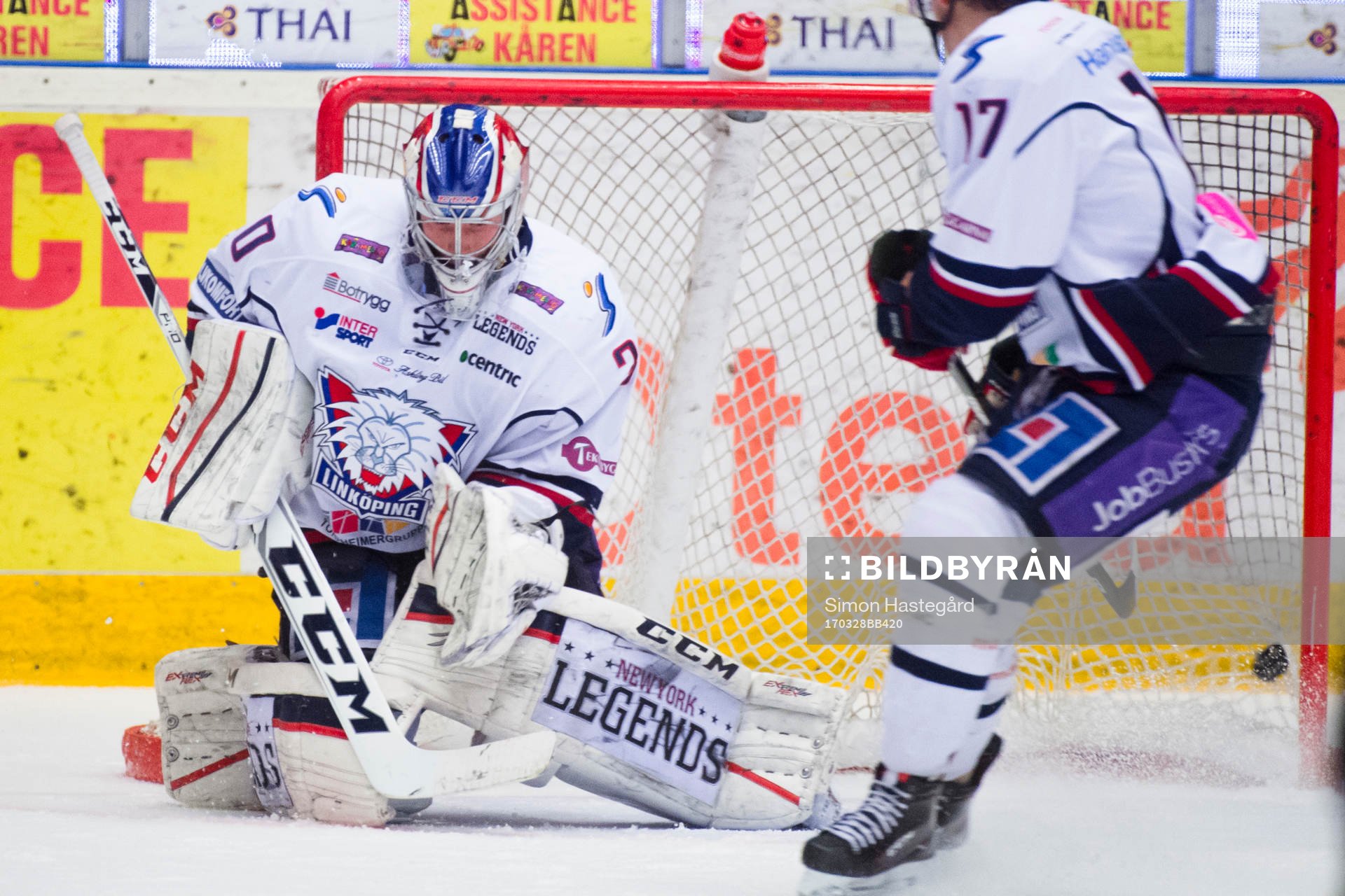 Linköpings målvakt Marcus Högberg släpper in Brynäs