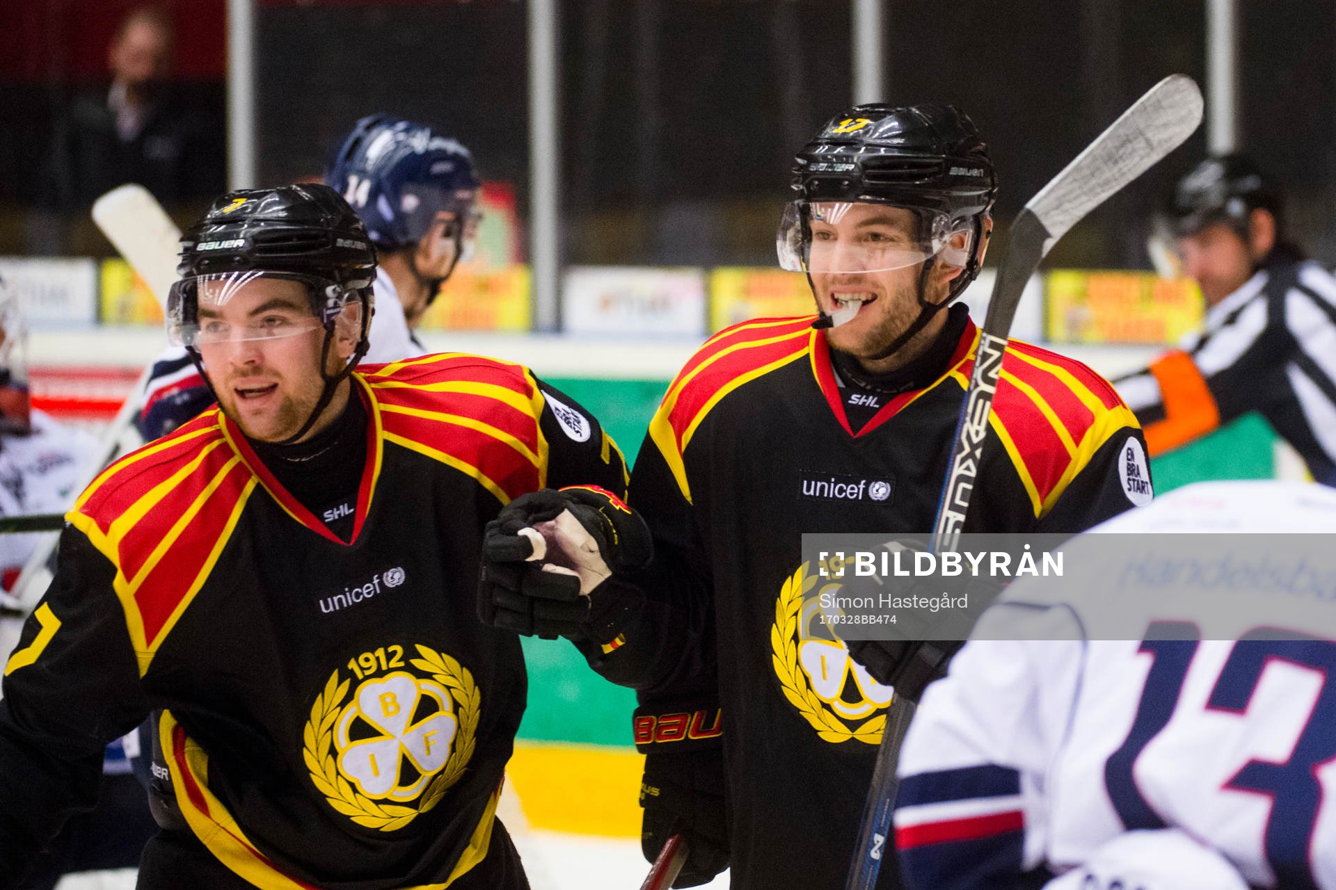 Brynäs Ponthus Westerholm och Pathrik Westerholm jublar