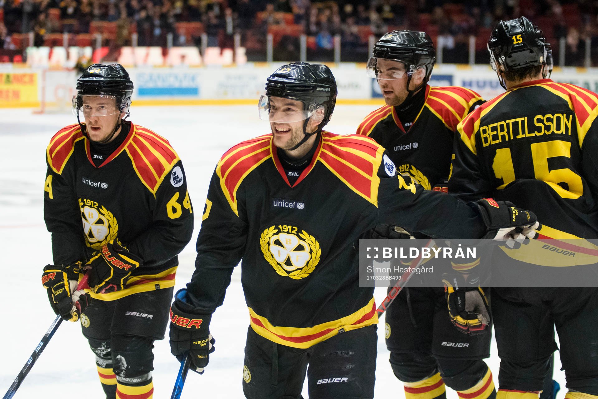 Brynäs Jonathan Pudas och Pathrik Westerholm jublar