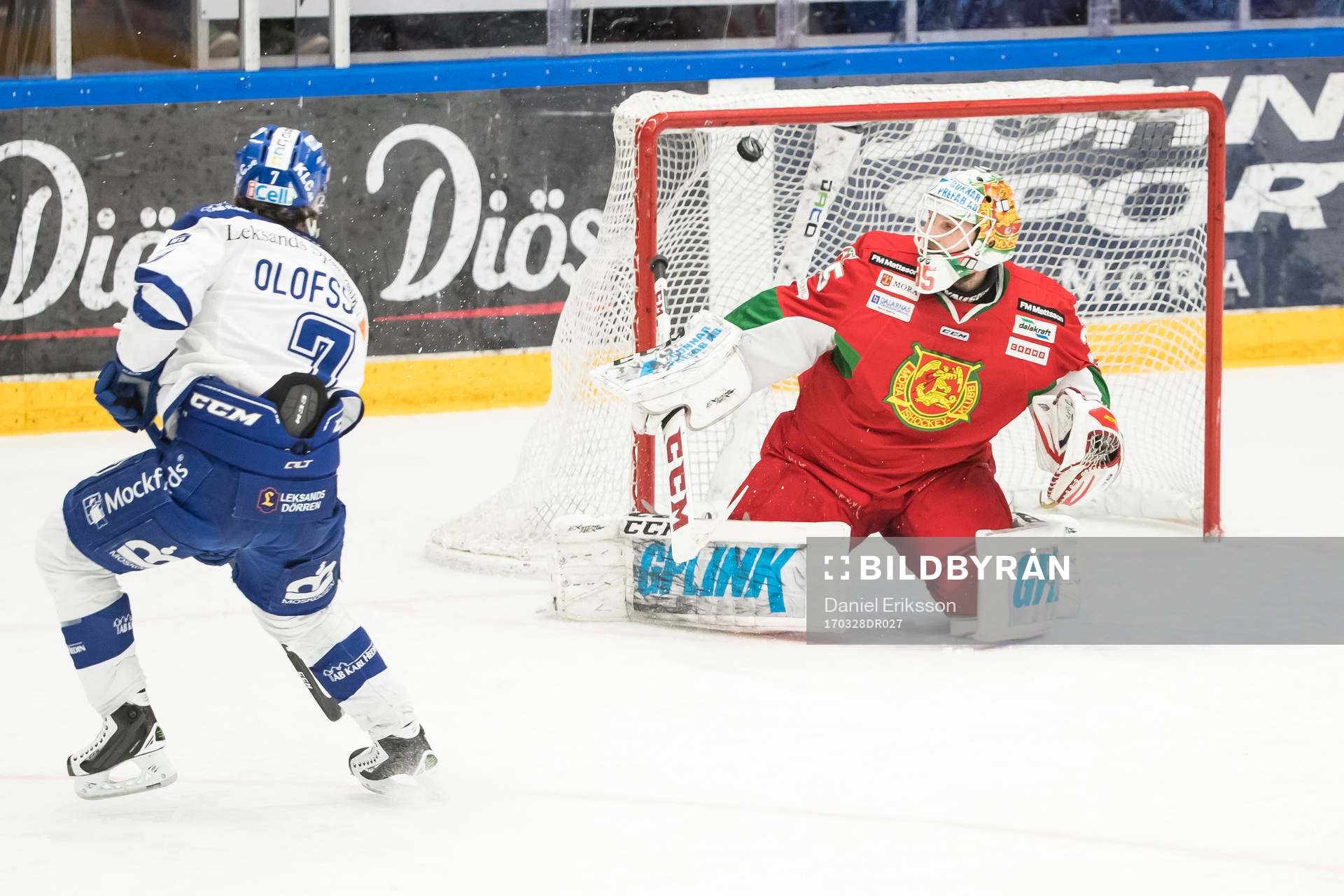 Leksands Johan Olofsson gör 2-1 bakom Moras målvakt