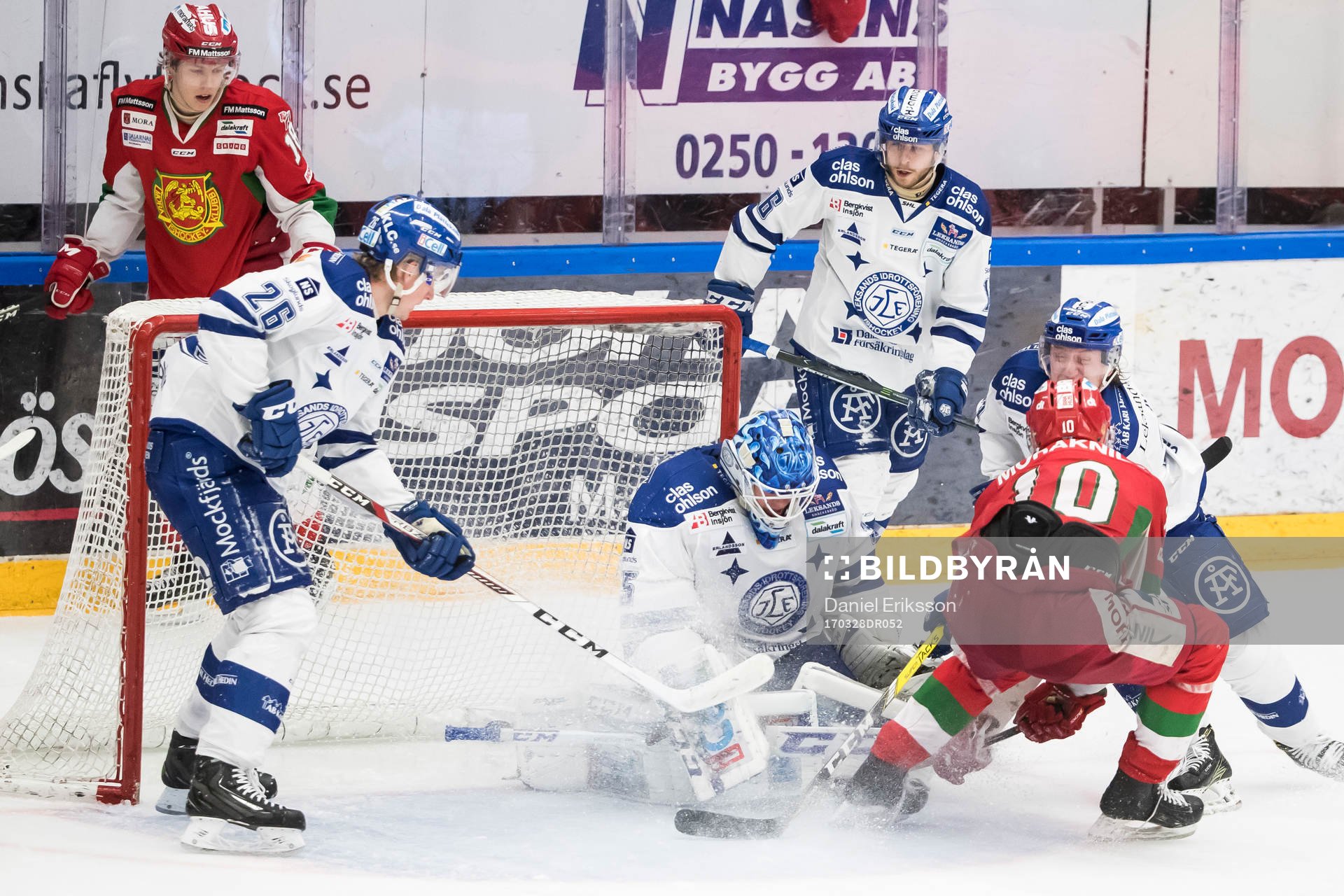 Moras Pierre Engvall framför Leksands målvakt Atte Engren