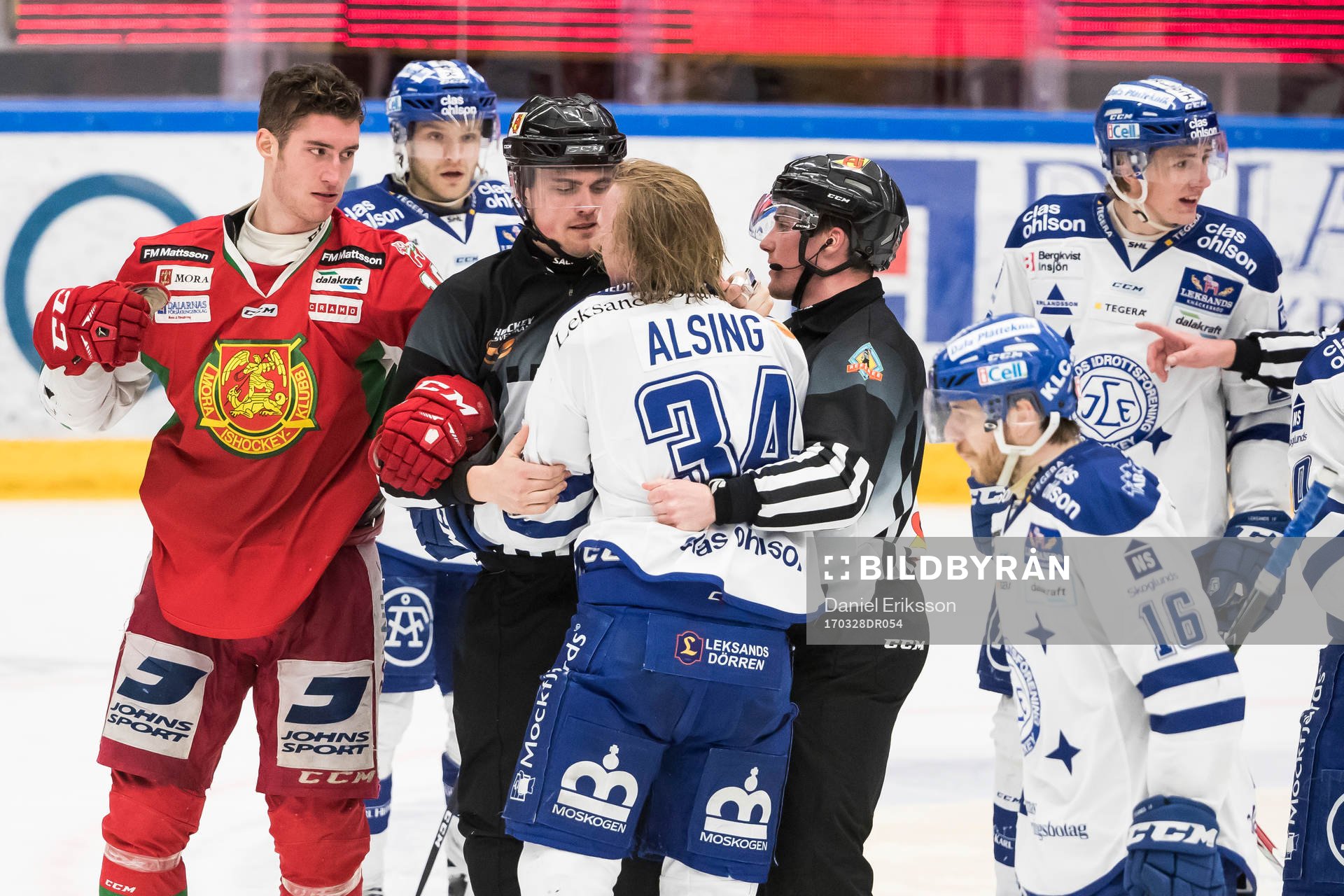 fight mellan Moras Pierre Engvall och Leksands Olle Alsing
