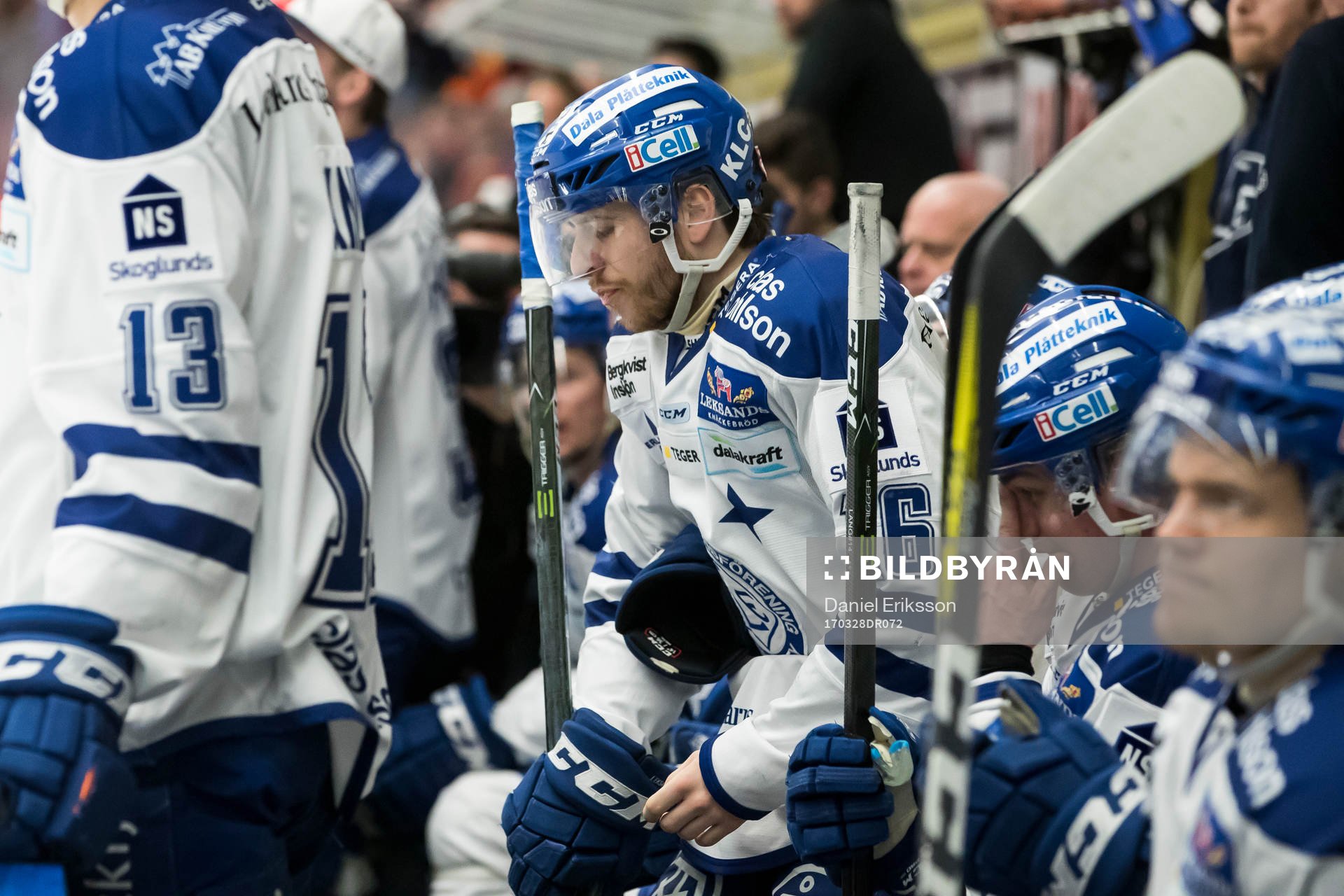 Leksands János Hári i båset i ishockeymatchen i
