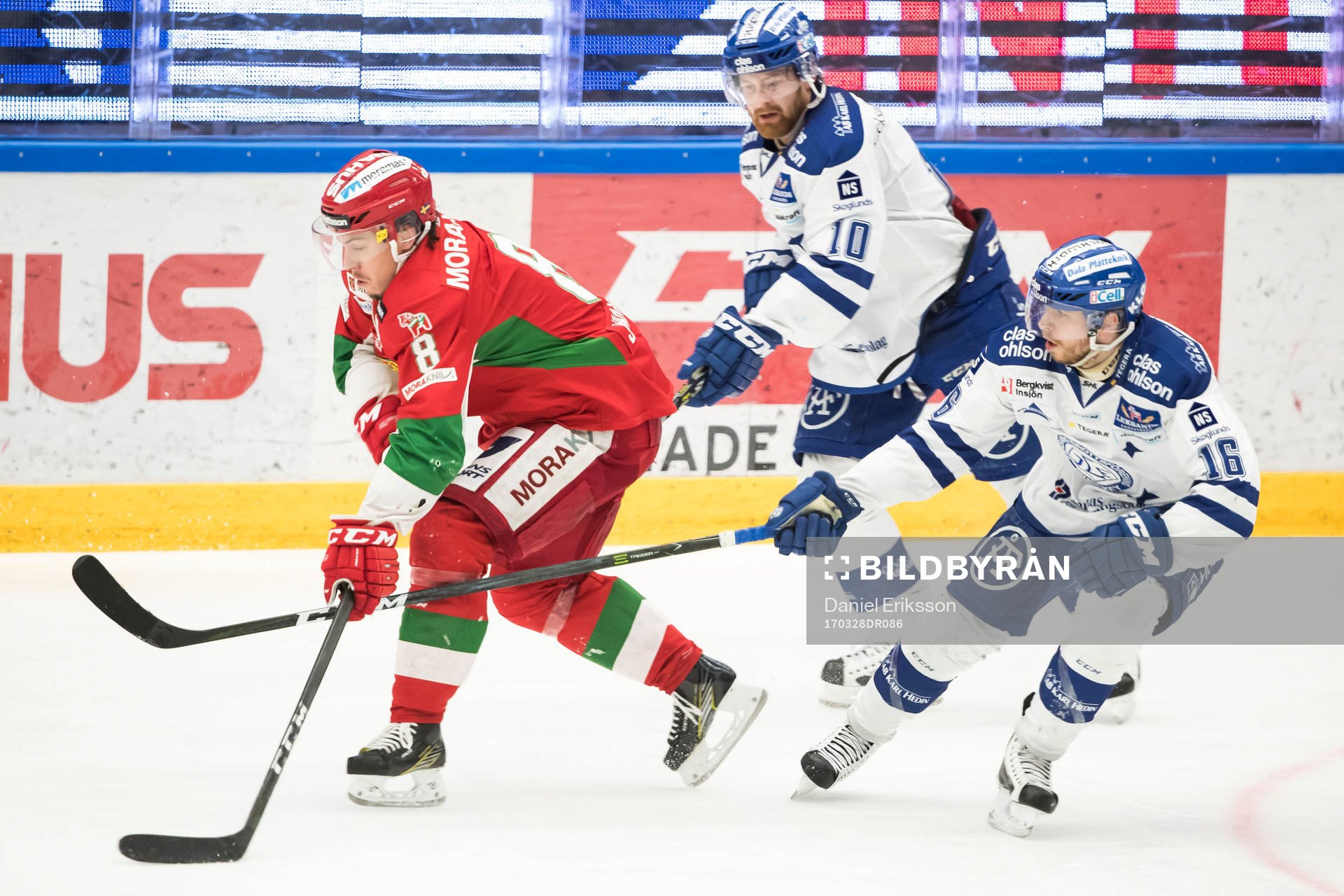 Moras Robin Johansson och Leksands János Hári  i
